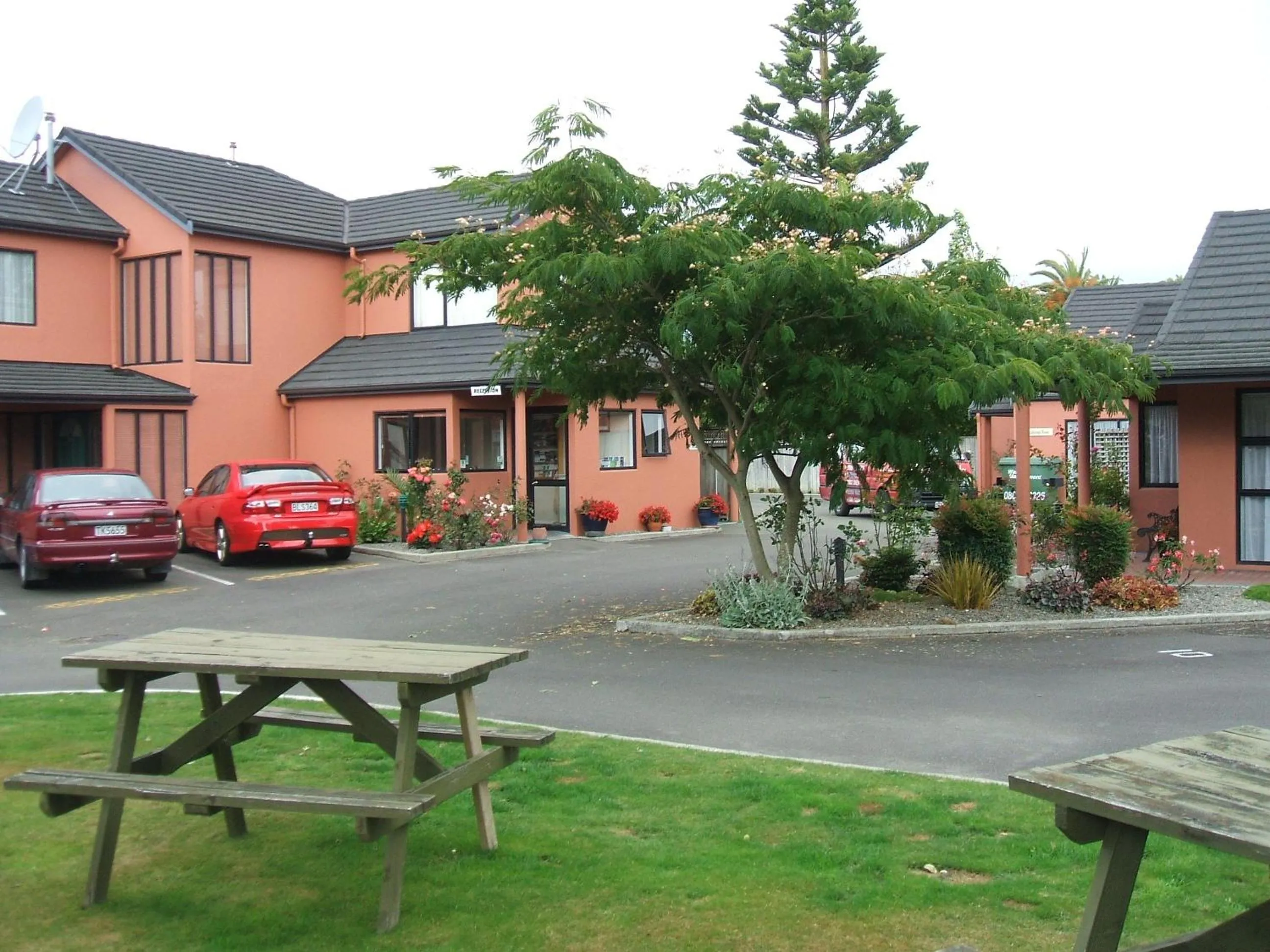 Facade/entrance in Pavilion Motel & Conference Centre