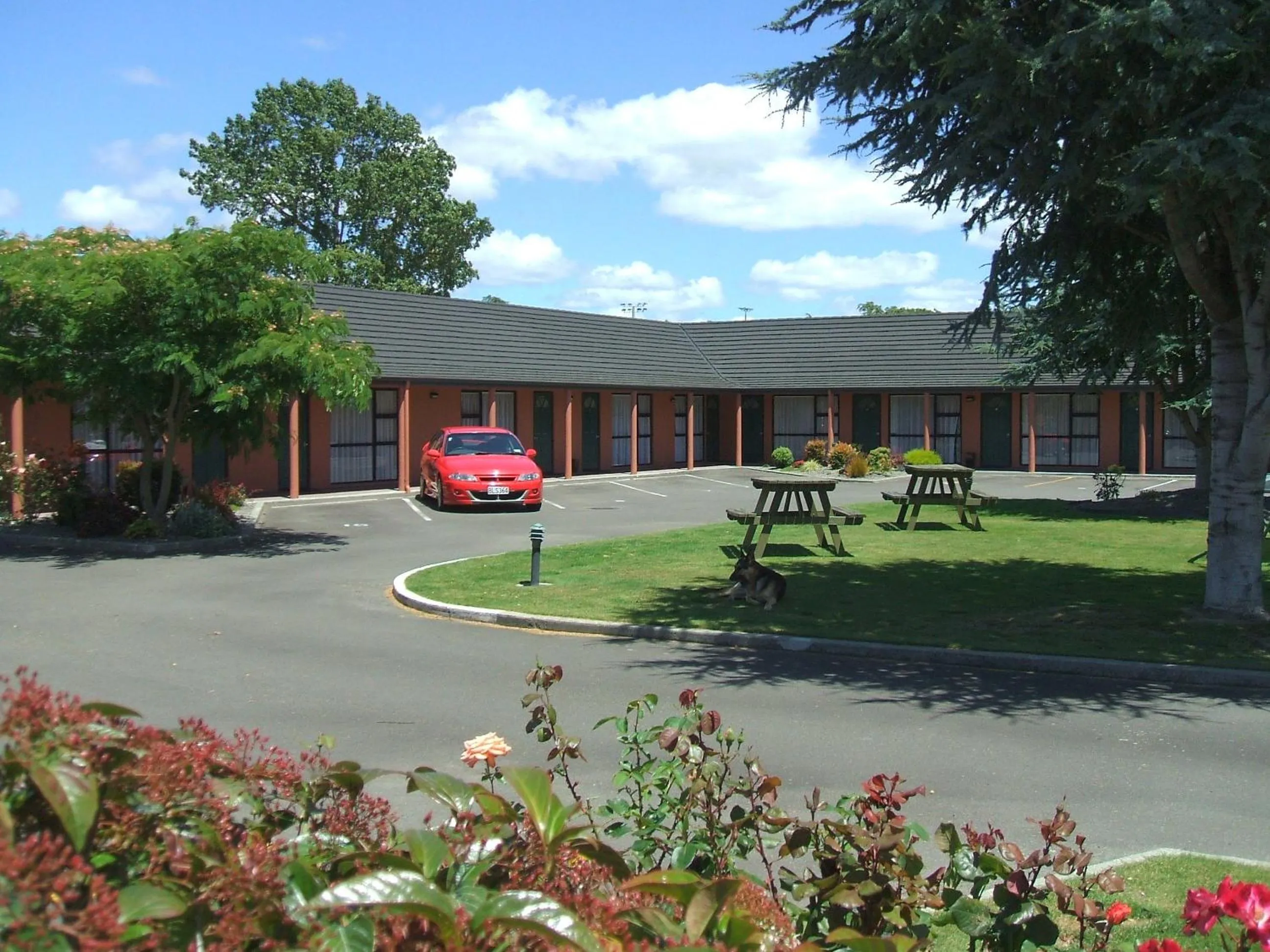 Facade/entrance in Pavilion Motel & Conference Centre