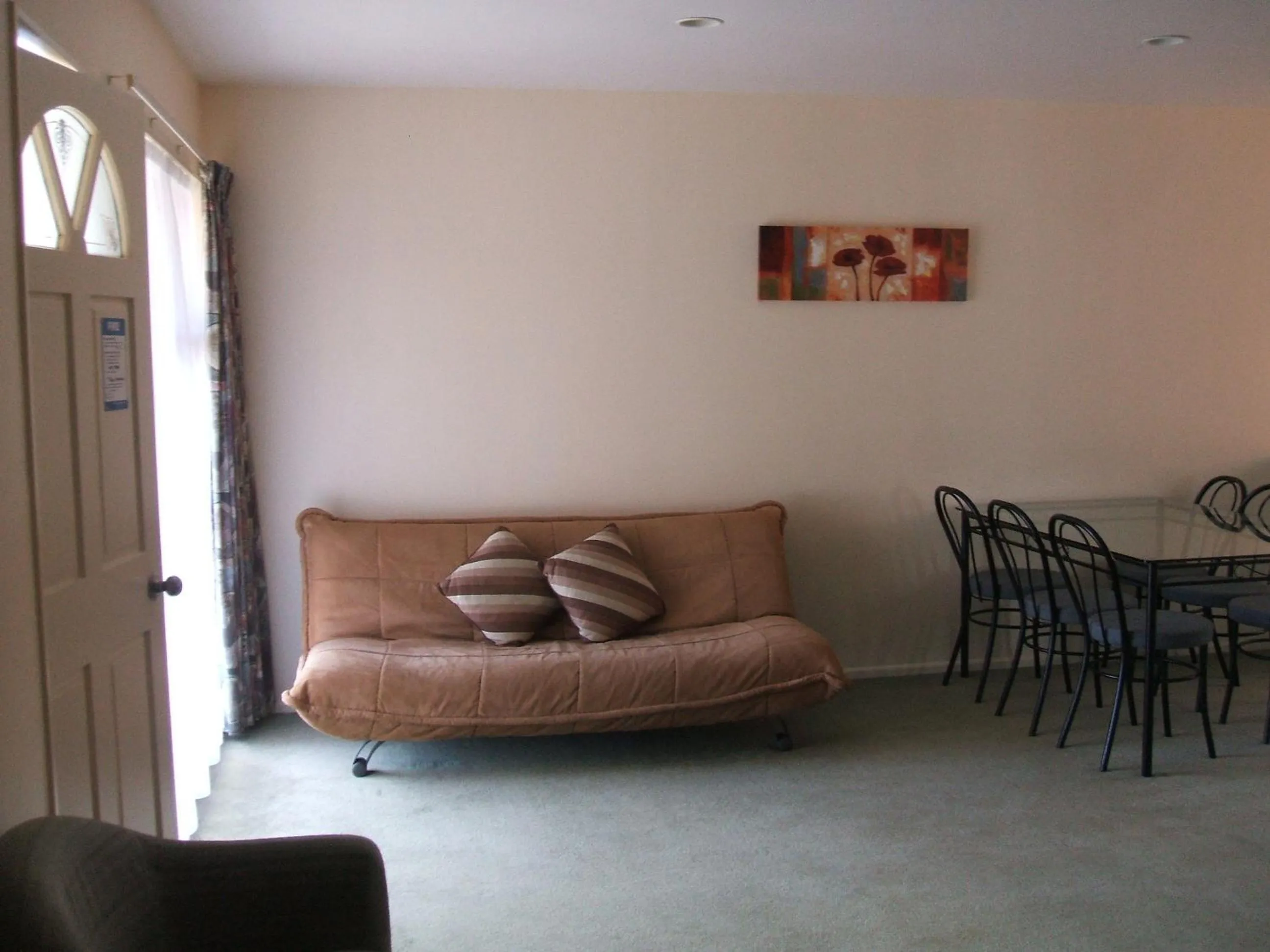 Living room in Pavilion Motel & Conference Centre