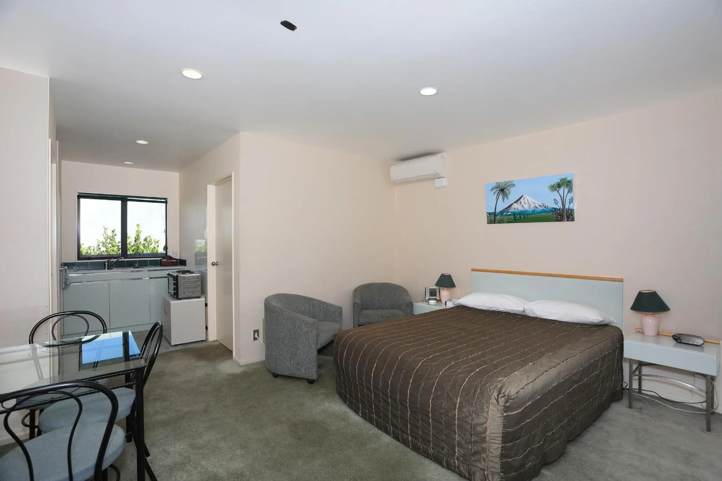 Photo of the whole room, Bed in Pavilion Motel & Conference Centre