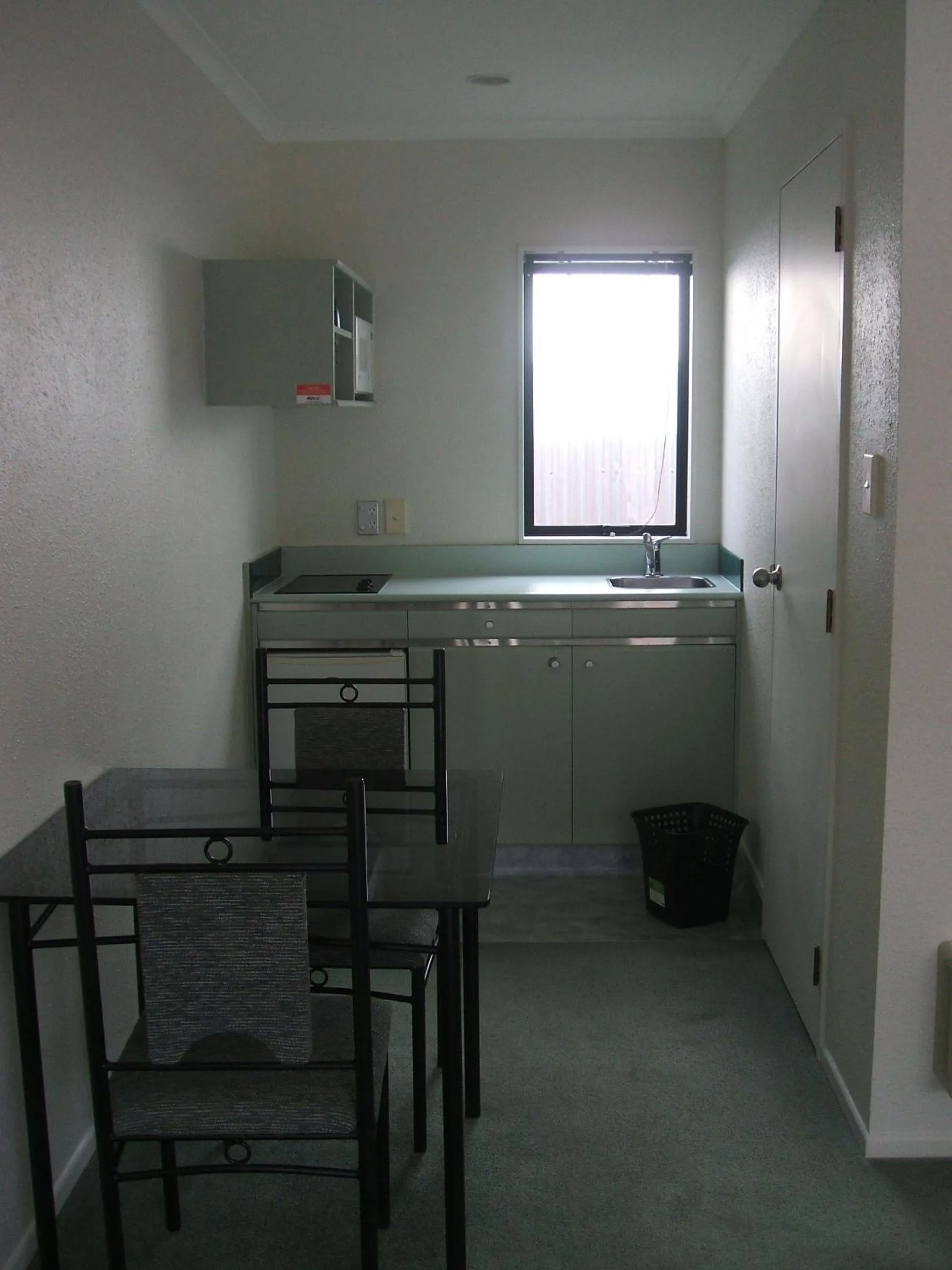 Kitchen or kitchenette in Pavilion Motel & Conference Centre