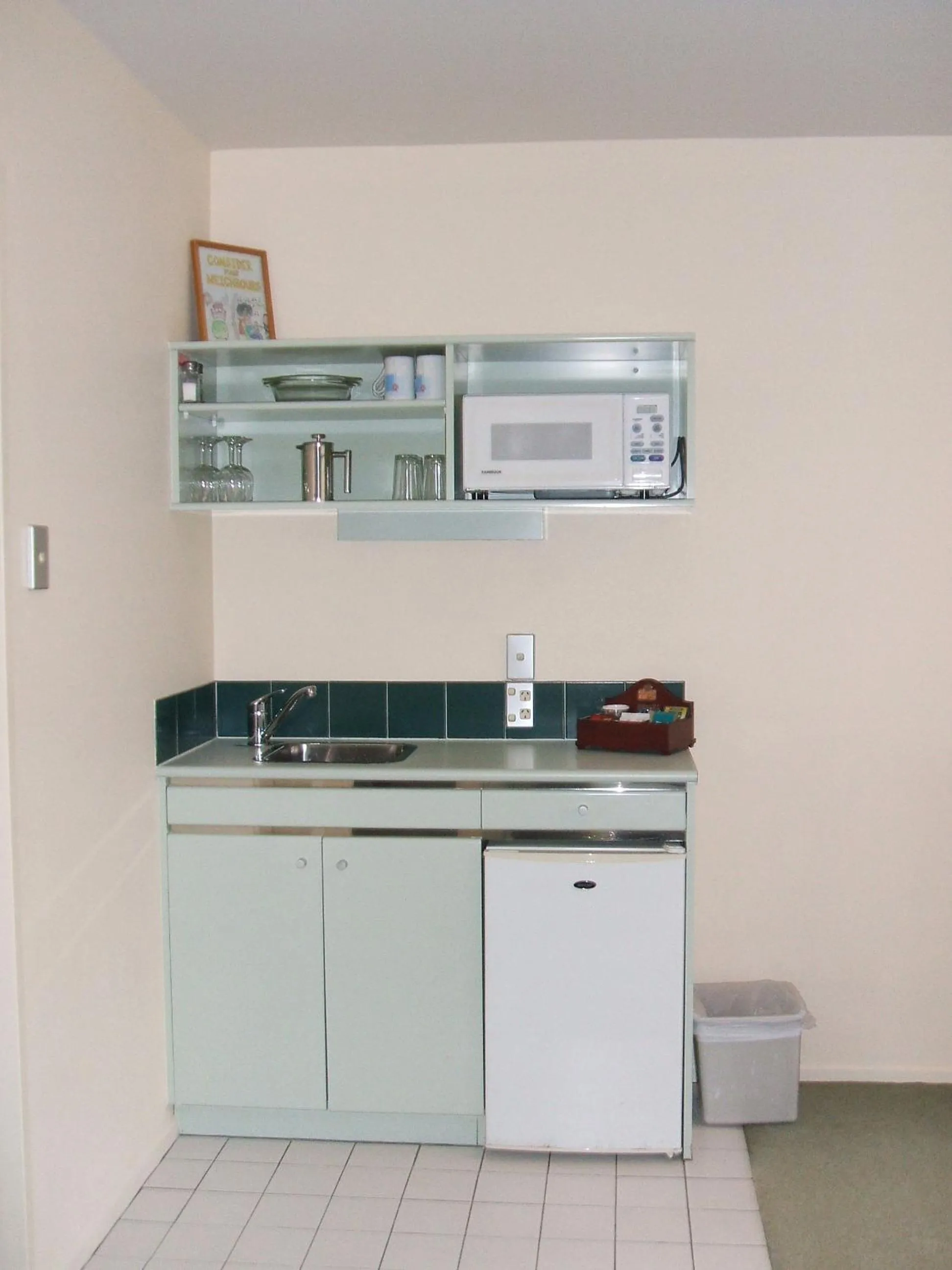 Kitchen or kitchenette in Pavilion Motel & Conference Centre