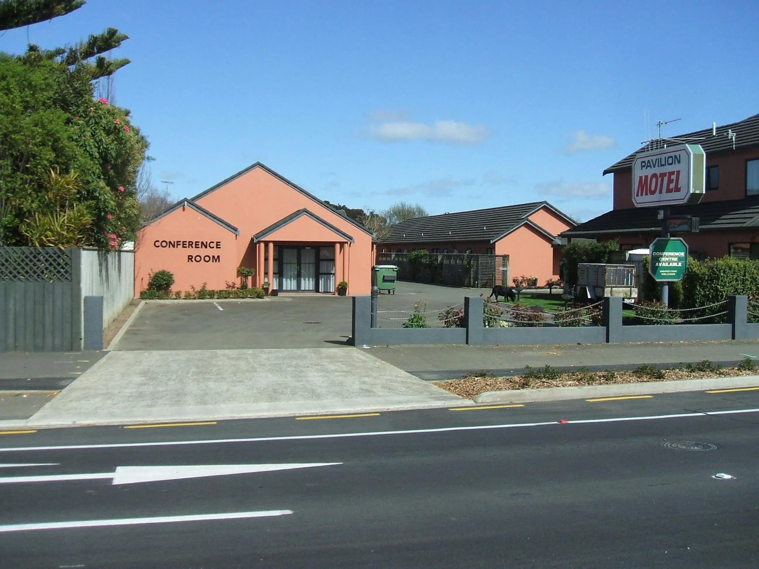 Facade/entrance in Pavilion Motel & Conference Centre