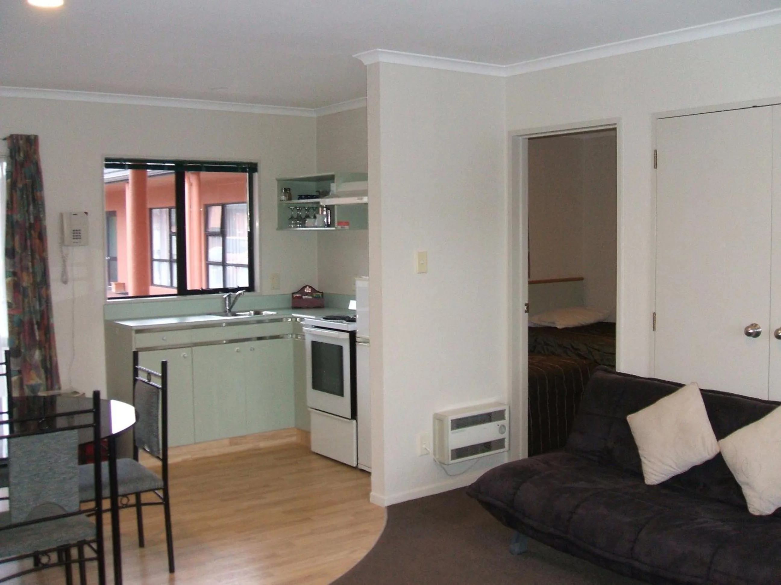 Kitchen or kitchenette in Pavilion Motel & Conference Centre