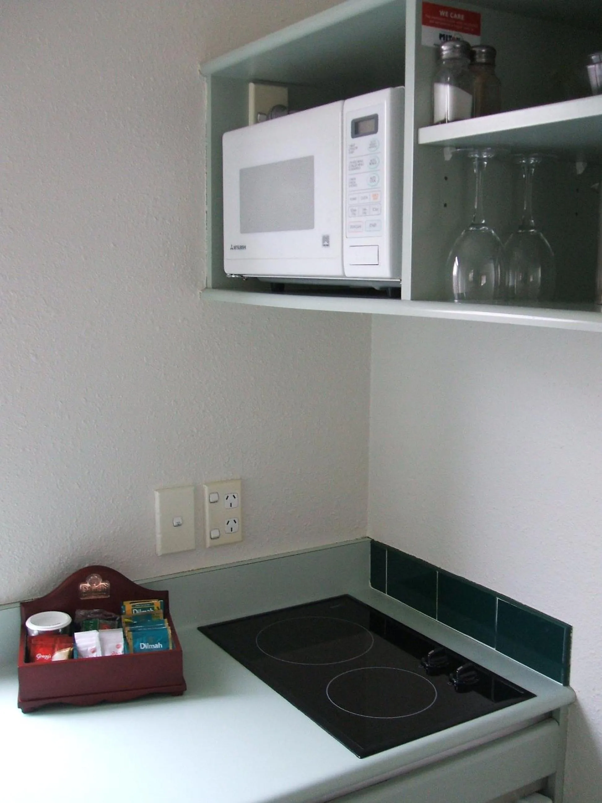Kitchen or kitchenette in Pavilion Motel & Conference Centre