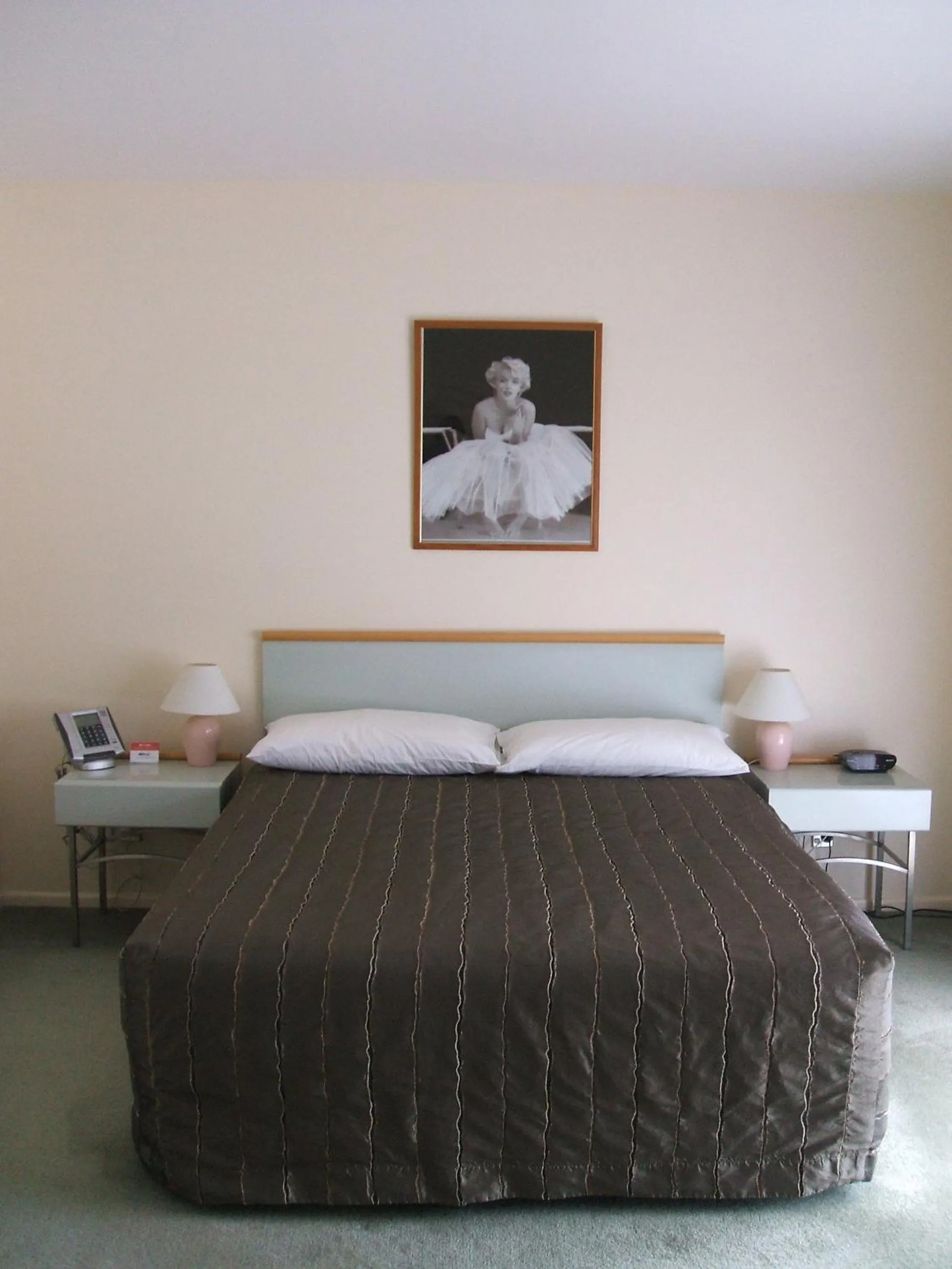 Bedroom, Bed in Pavilion Motel & Conference Centre