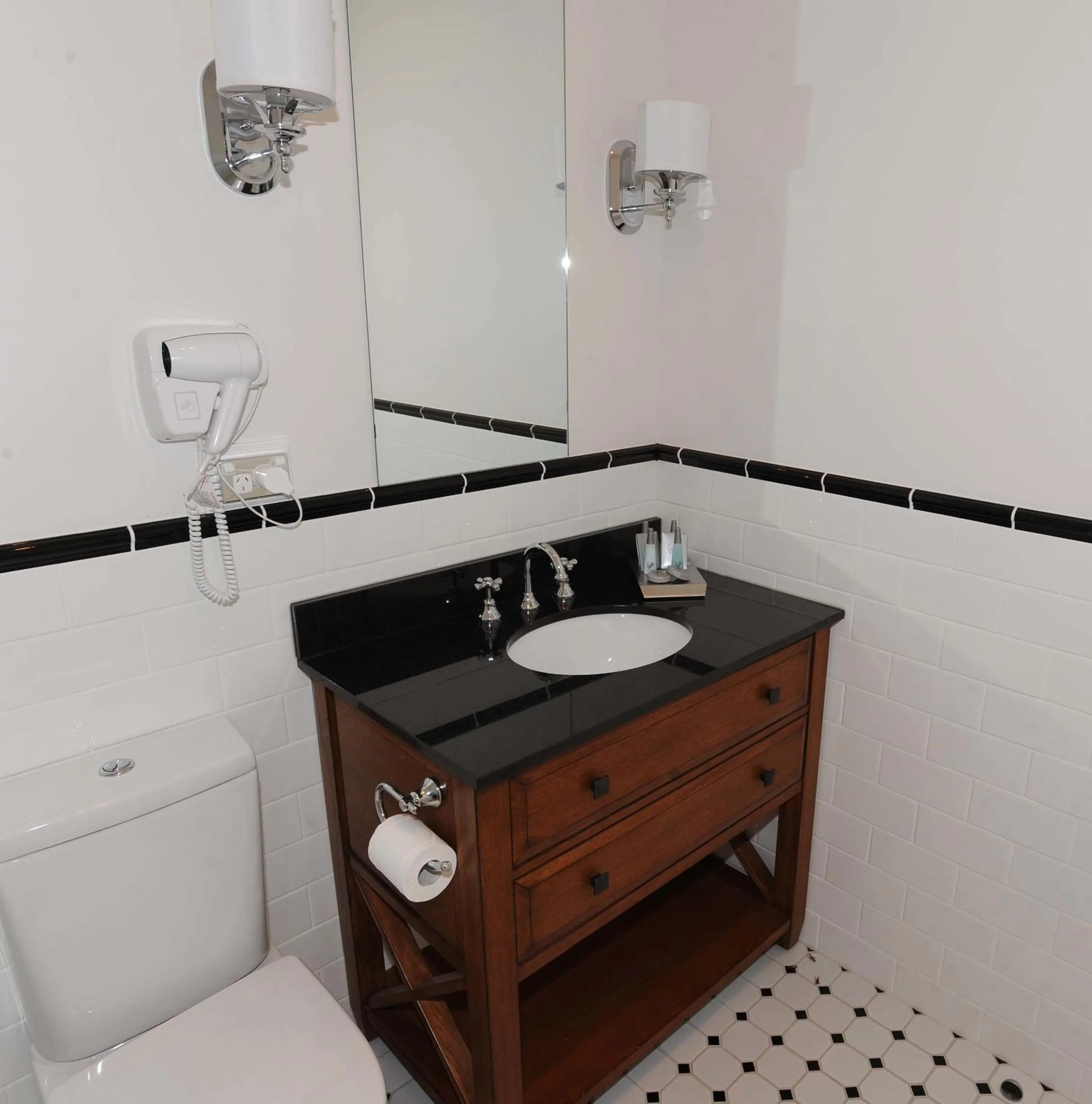 Bathroom in The Yarrawonga Hotel