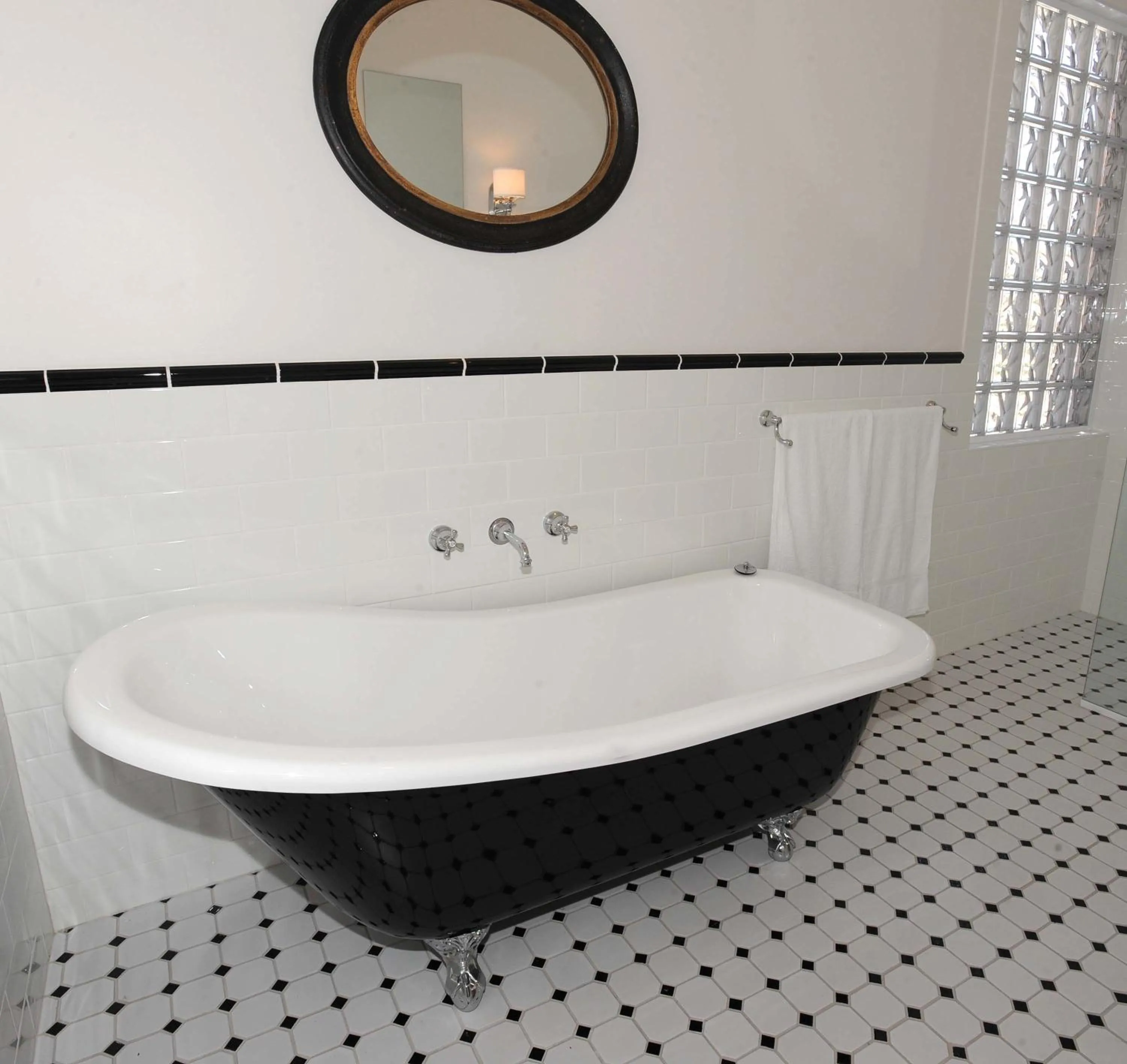 Bathroom in The Yarrawonga Hotel