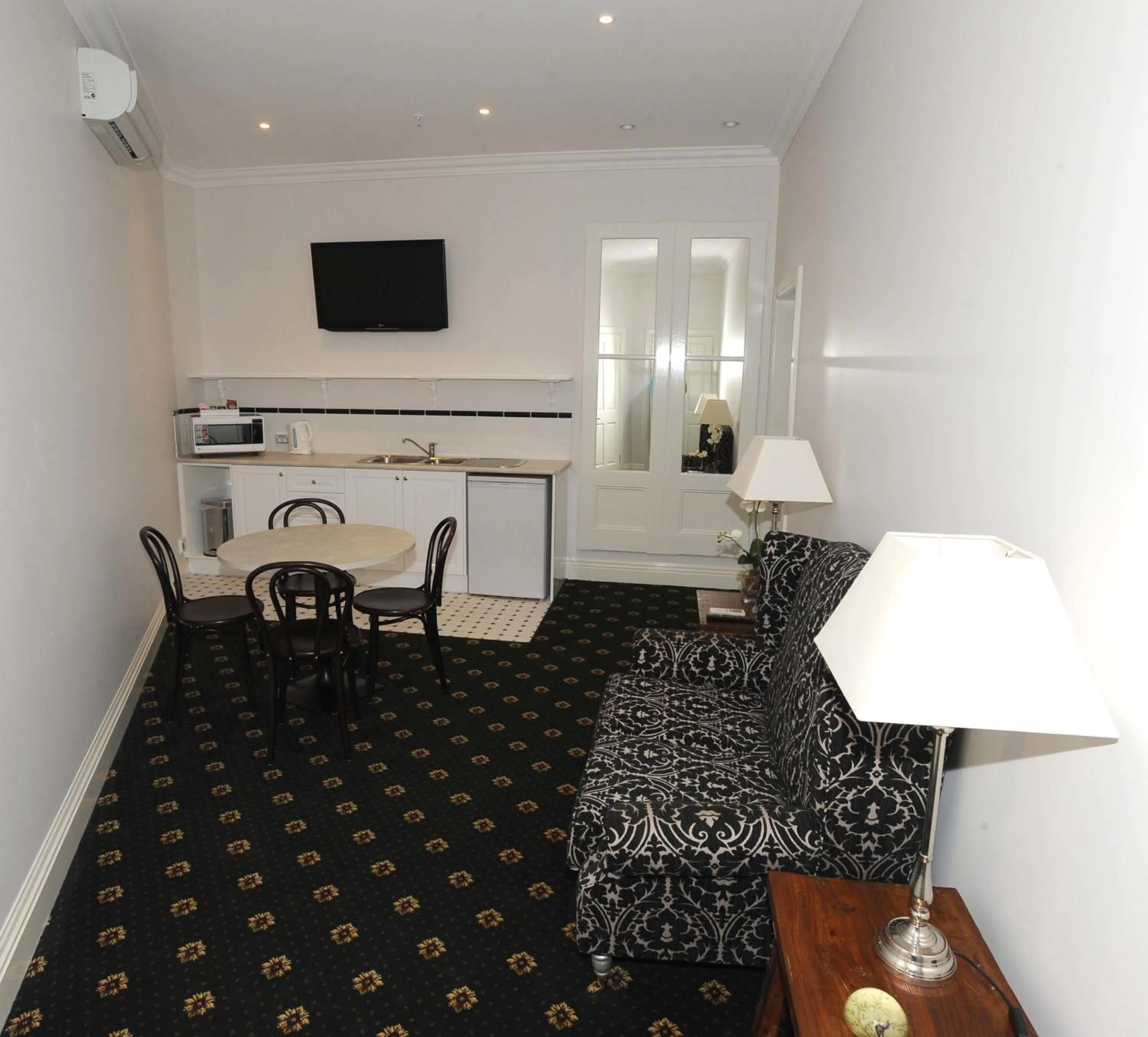 Living room in The Yarrawonga Hotel