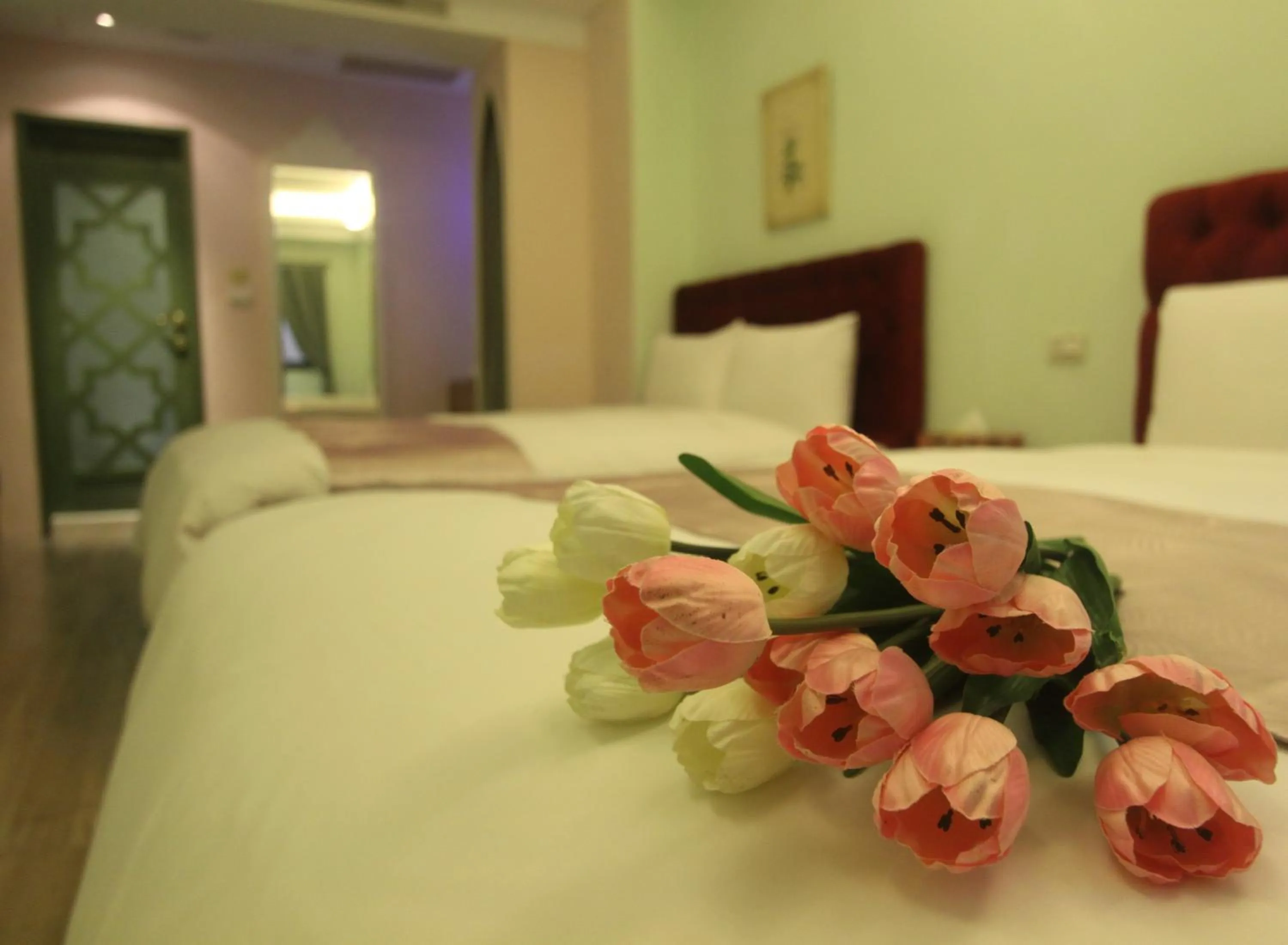 Photo of the whole room, Bed in Moroccan Holiday Suite