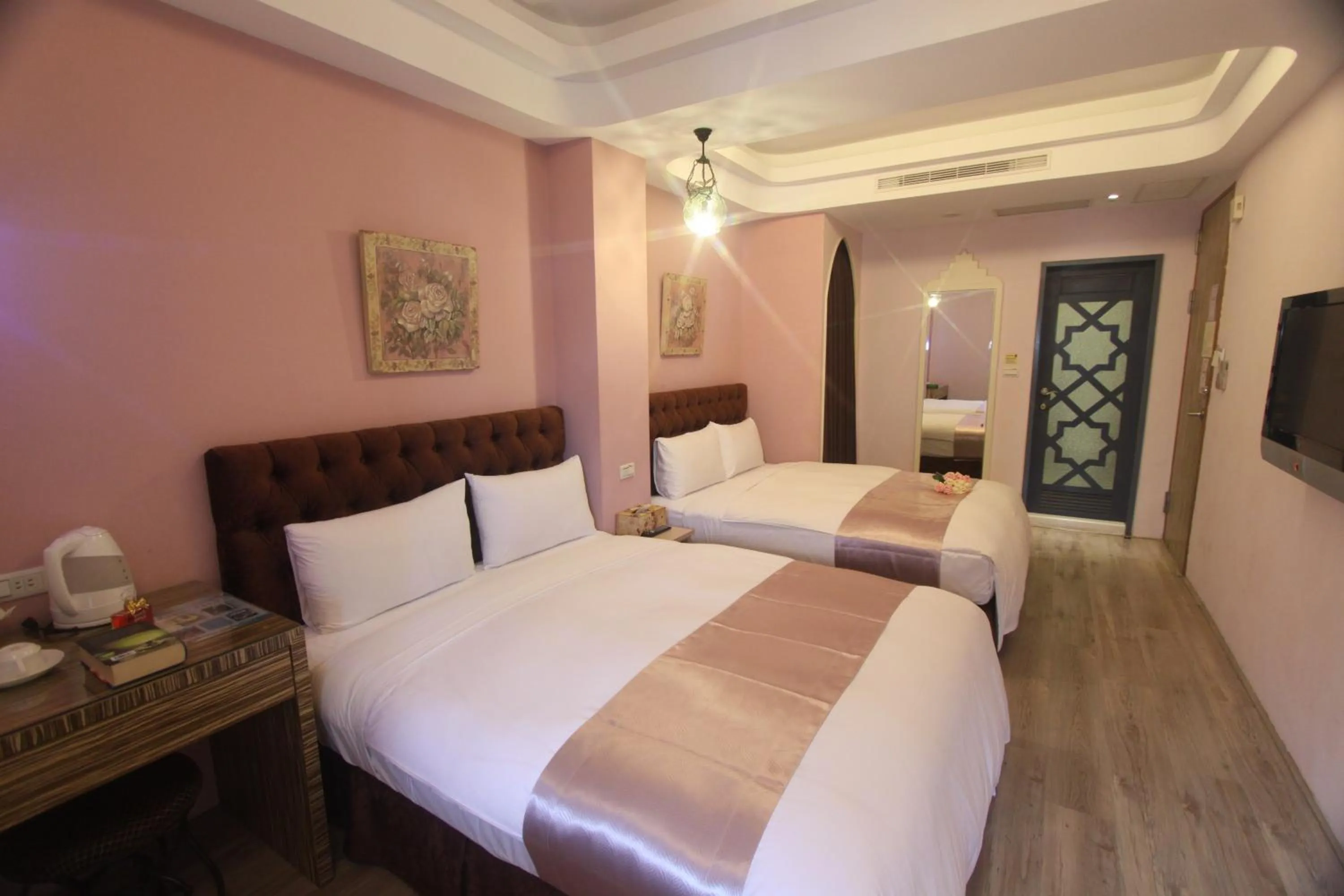 Photo of the whole room, Bed in Moroccan Holiday Suite