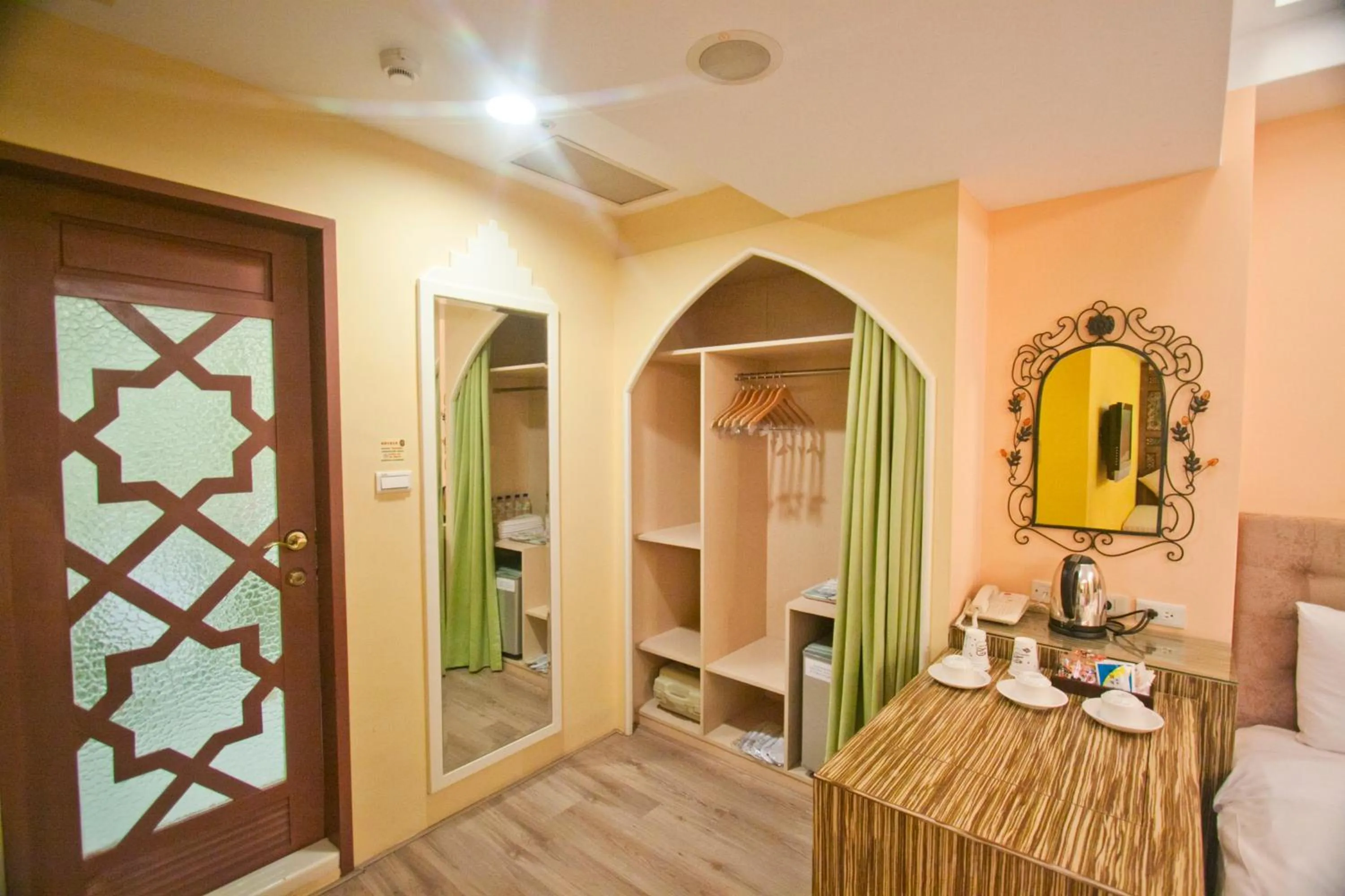Coffee/tea facilities in Moroccan Holiday Suite