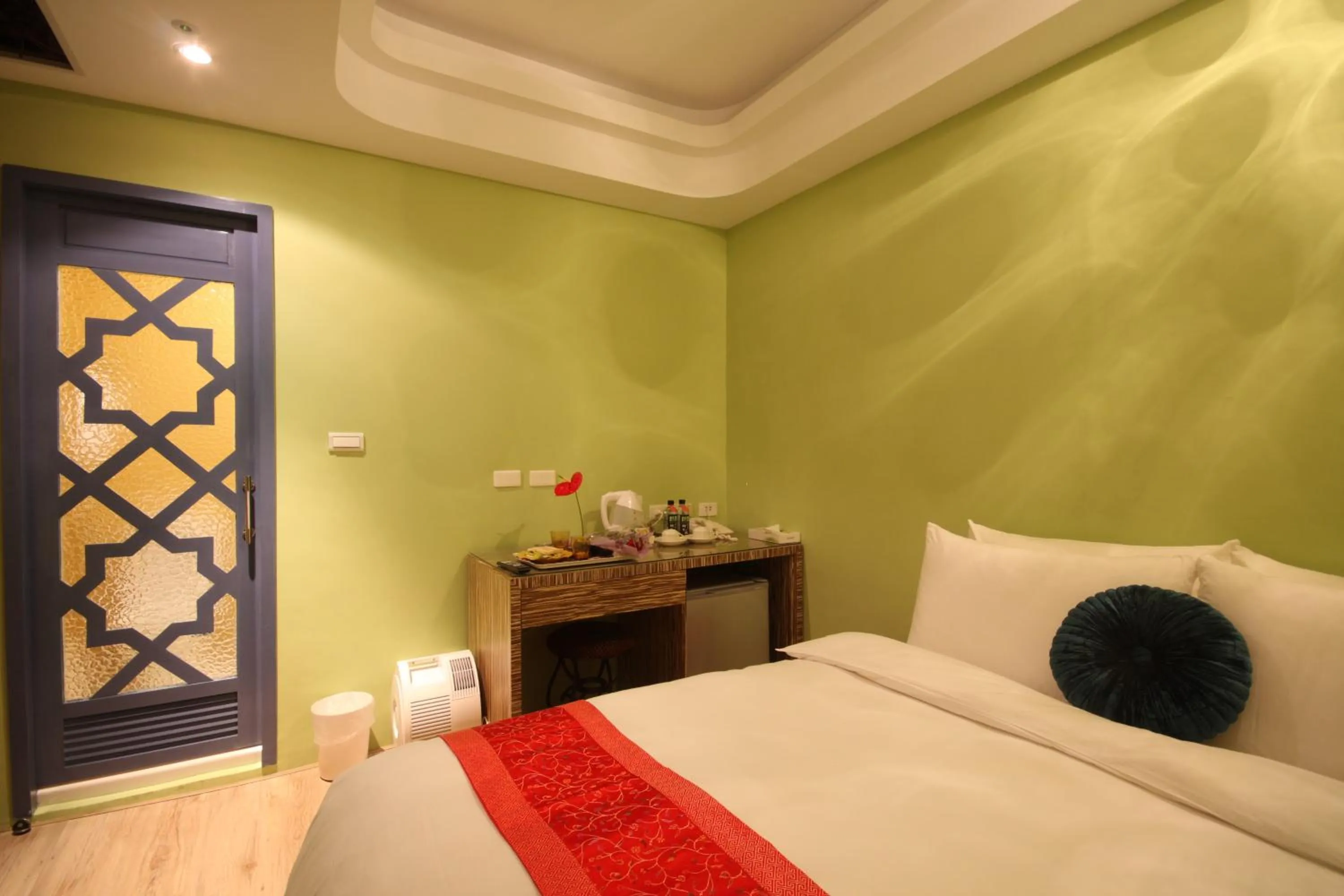 Bed in Moroccan Holiday Suite