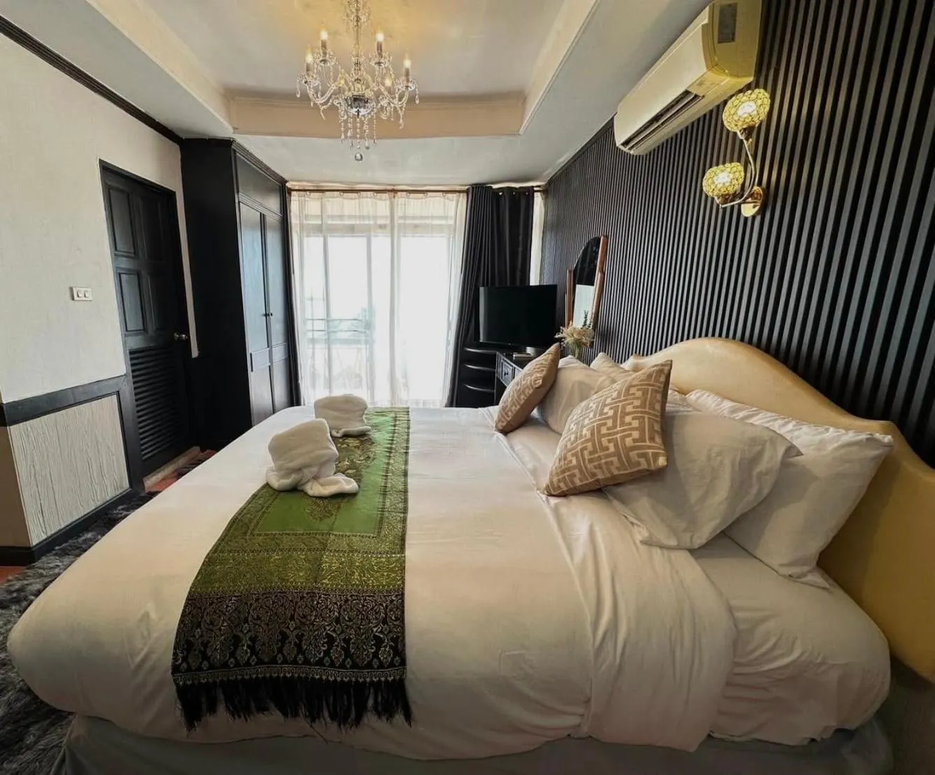 Bed in Koh Chang Resort