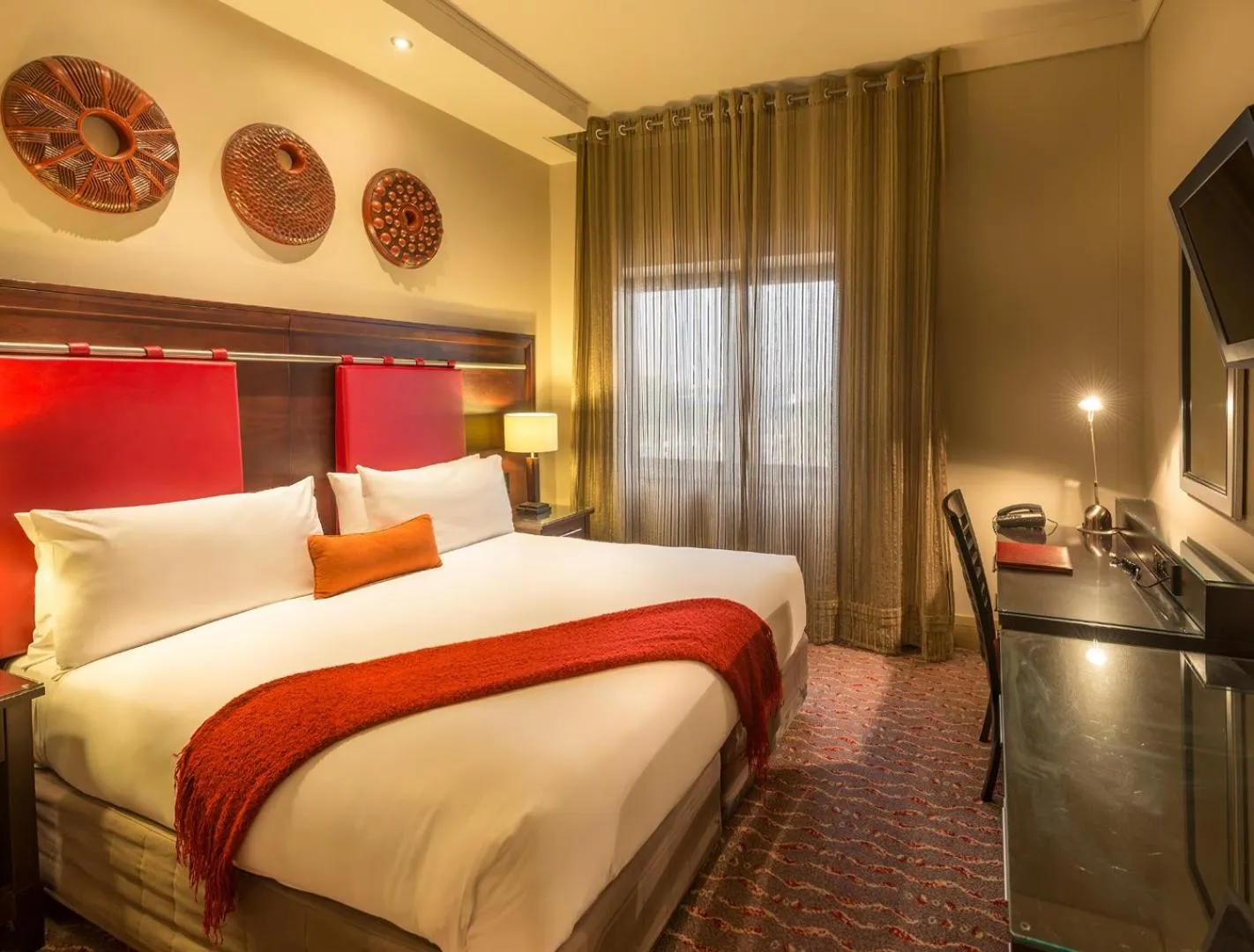 Bedroom, Bed in Mondior at Emperors Palace