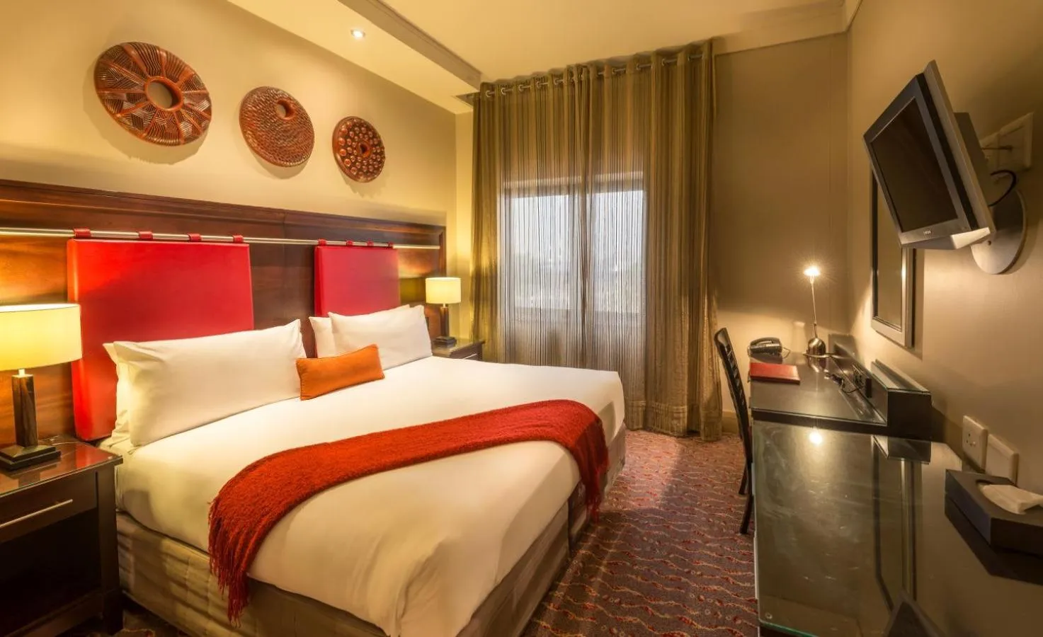 Bathroom, Bed in Mondior at Emperors Palace