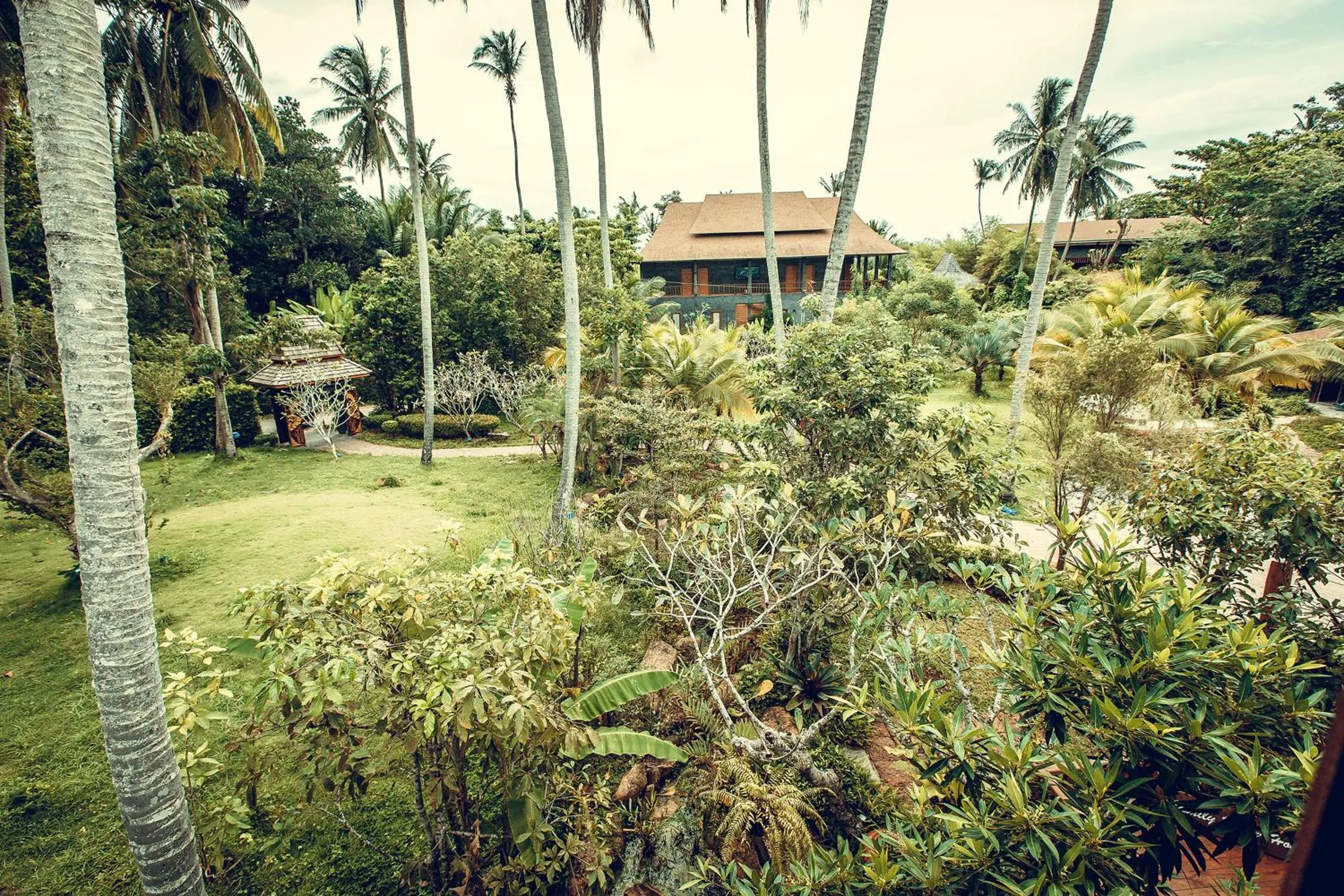 Garden in Andalay Beach Resort Koh Libong