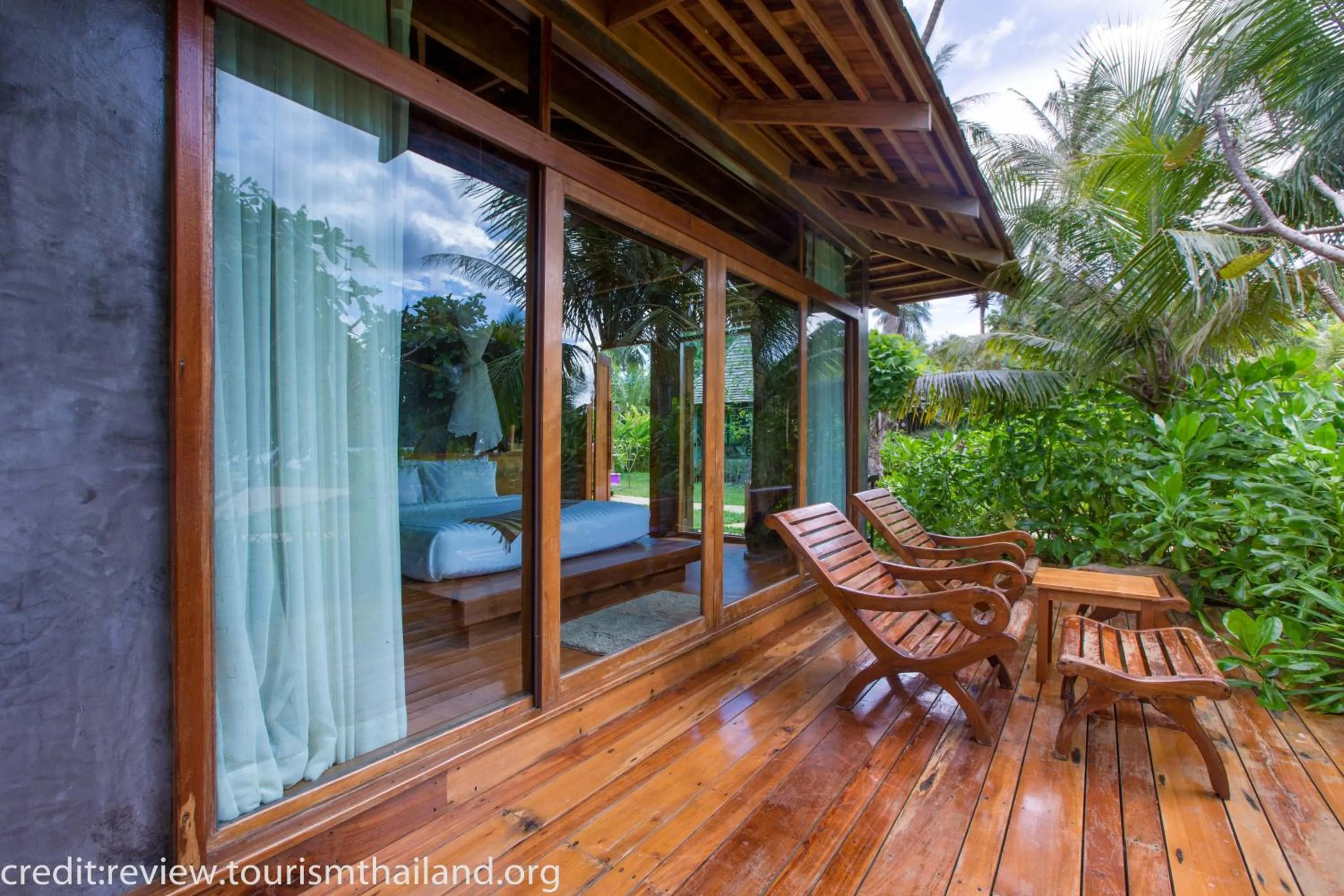 Property building in Andalay Beach Resort Koh Libong