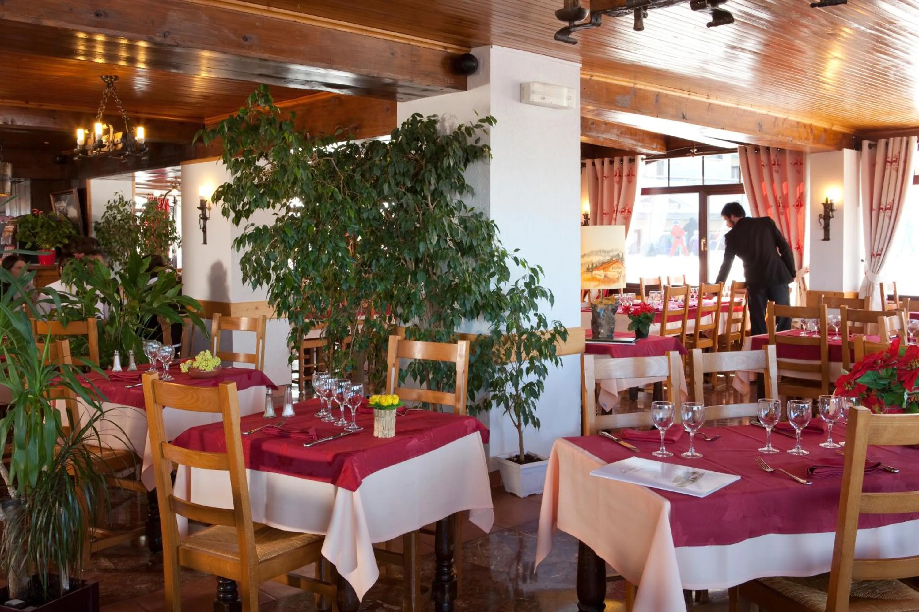 Restaurant/places to eat in Logis Hôtel La Petite Chaumière