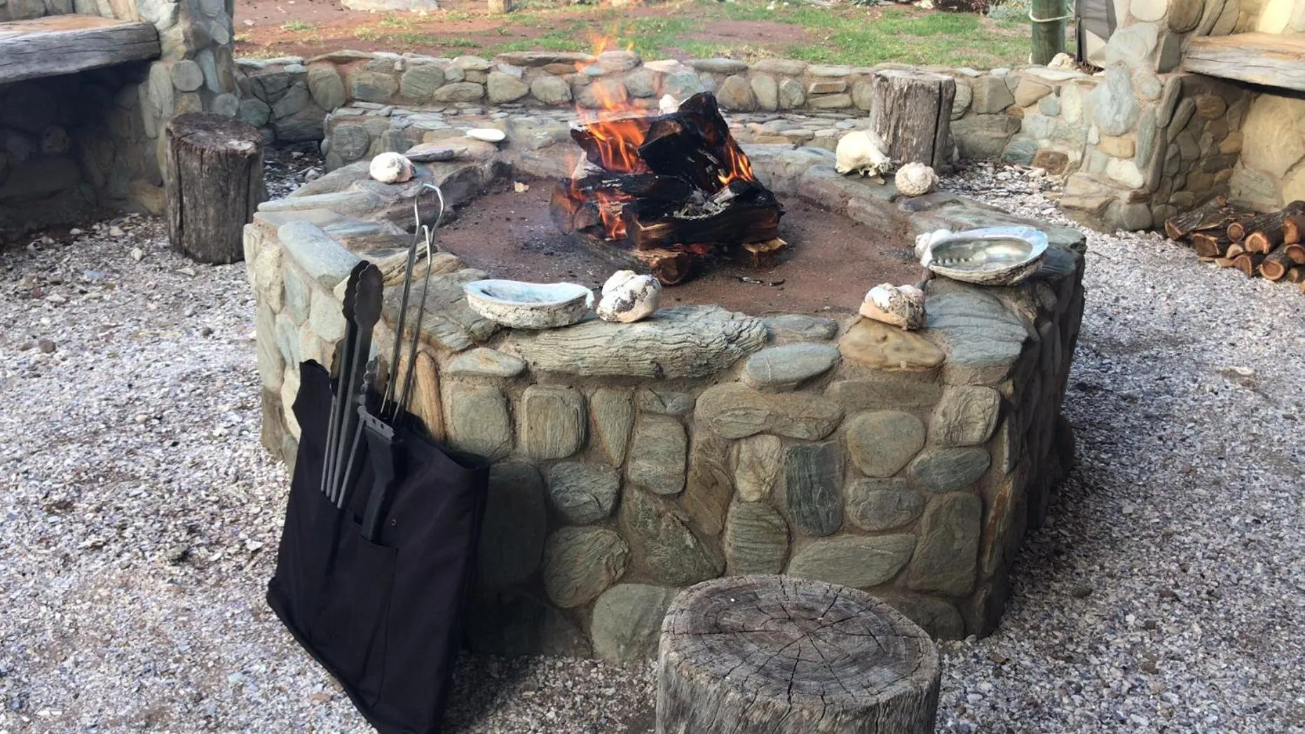 BBQ facilities in Farr Out Guest House