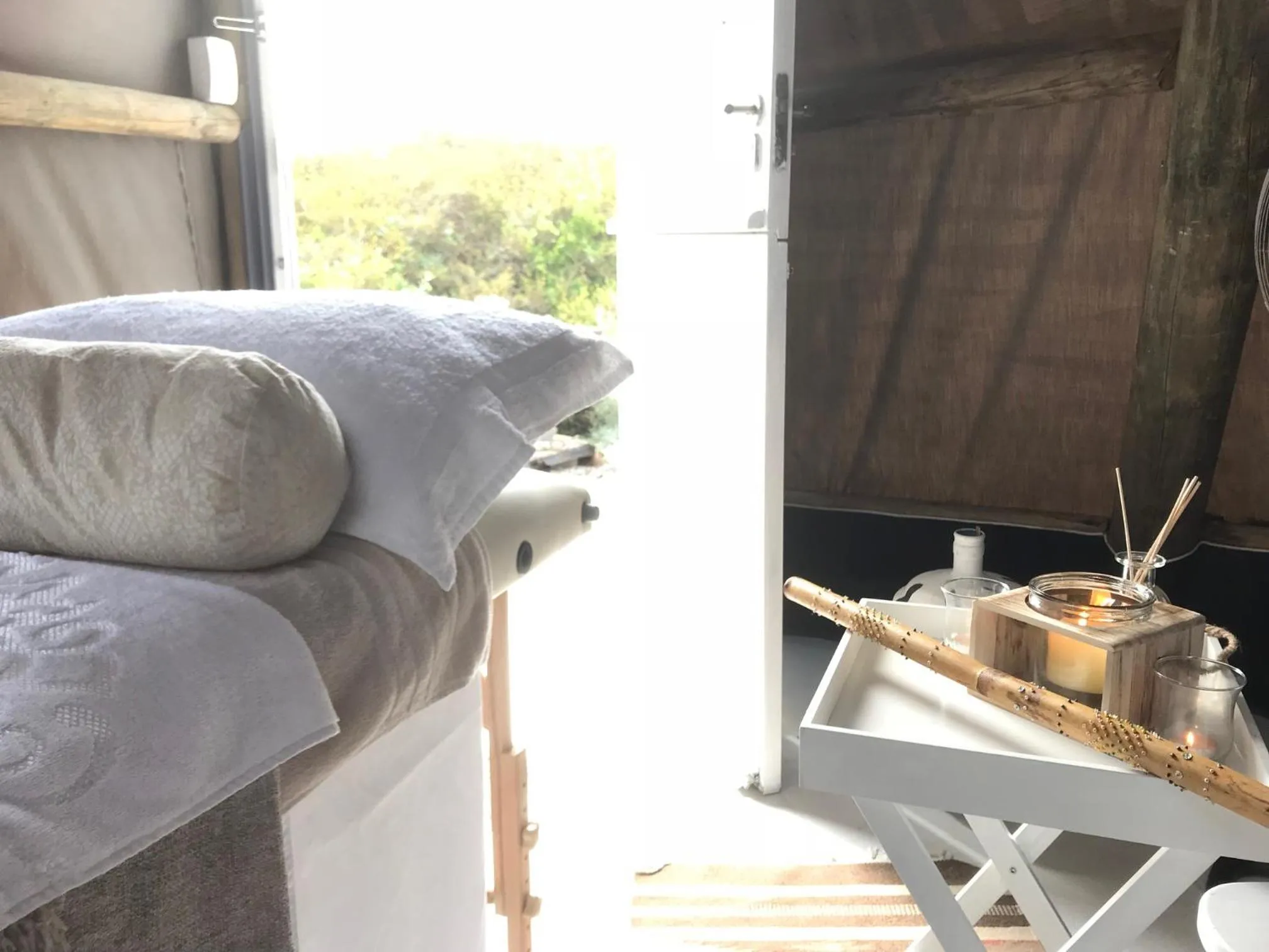 Massage, Bed in Farr Out Guest House