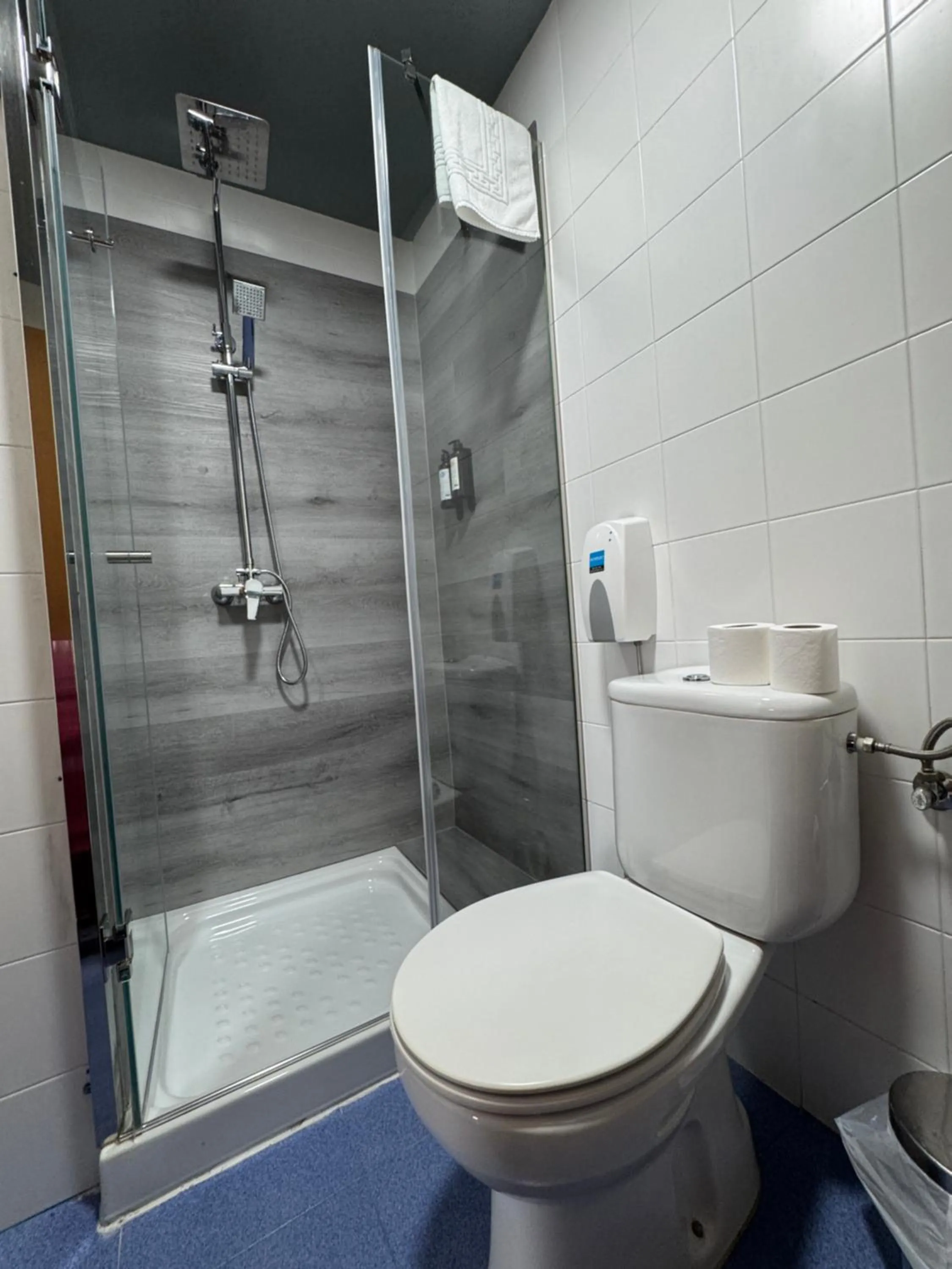 Triple Room with Bathroom in Complexo Xacobeo