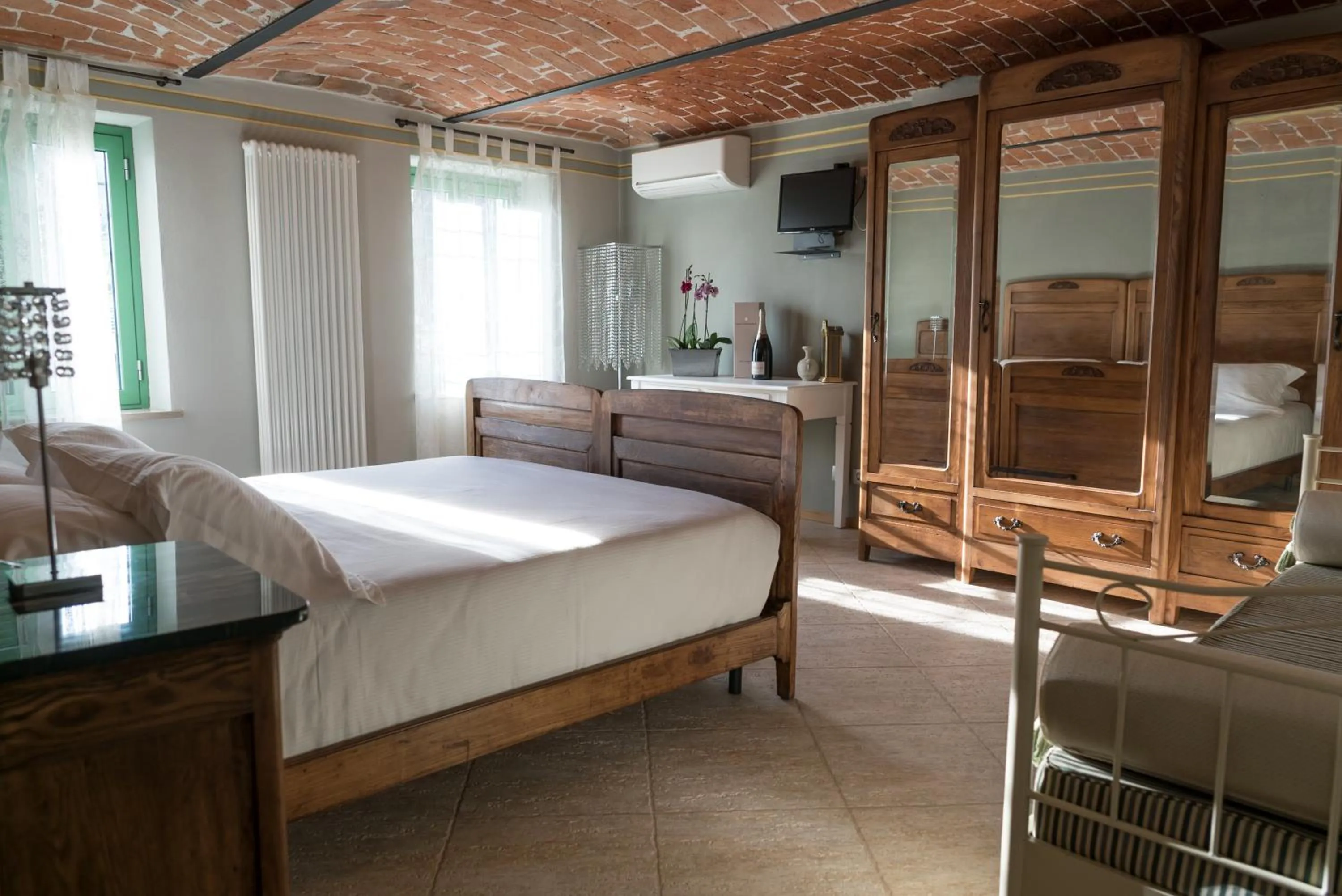 Photo of the whole room, Bed in Lange