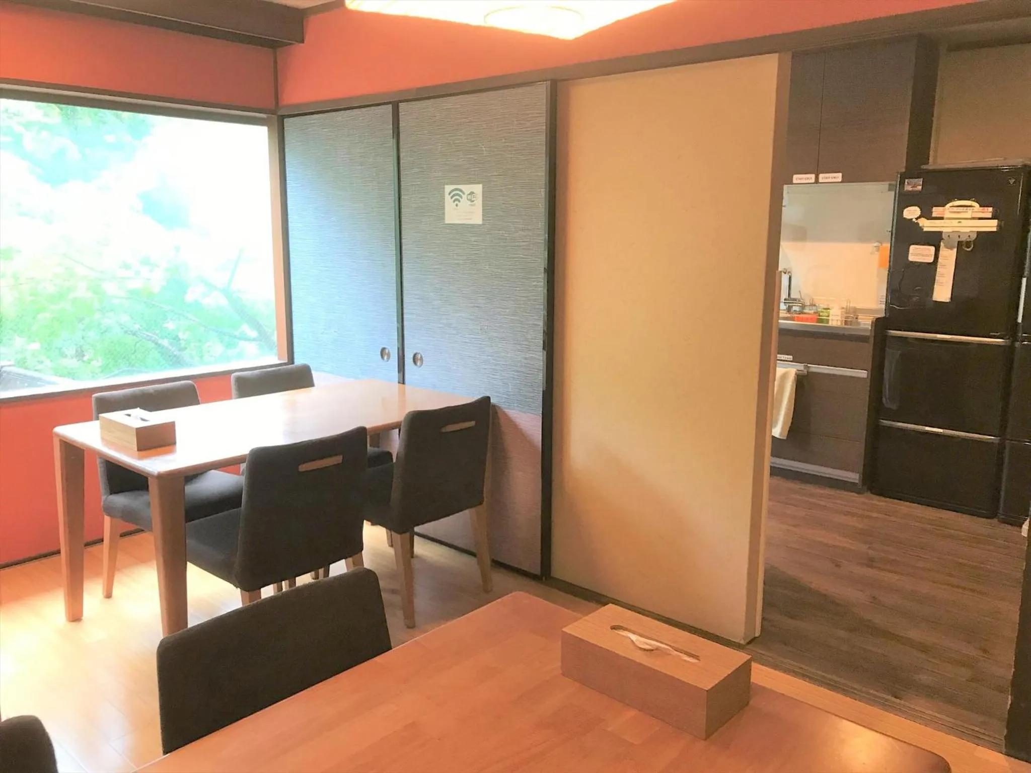 Dining area in K's House Hostels - Hakone Yumoto Onsen