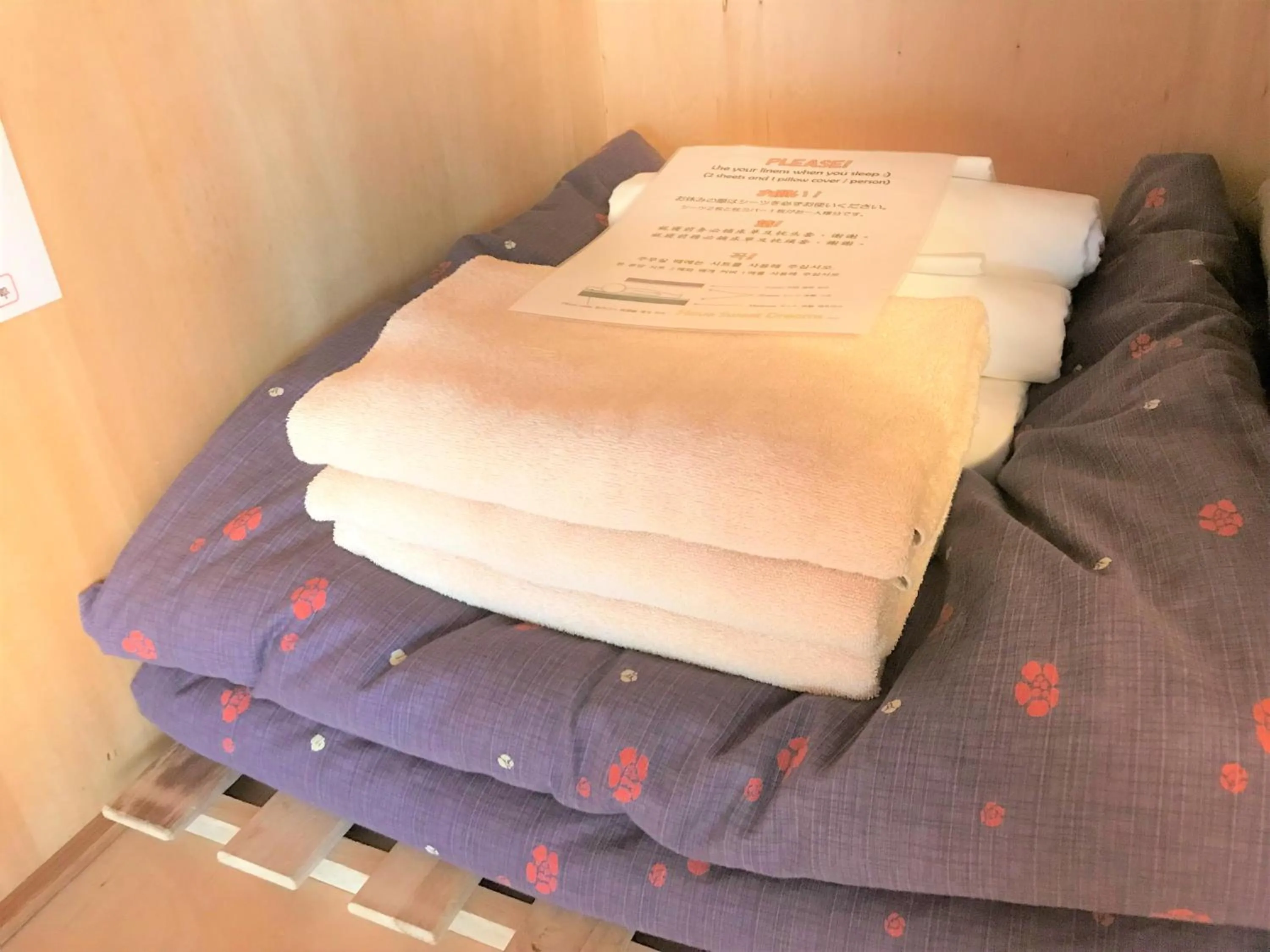 Bedroom, Bed in K's House Hostels - Hakone Yumoto Onsen