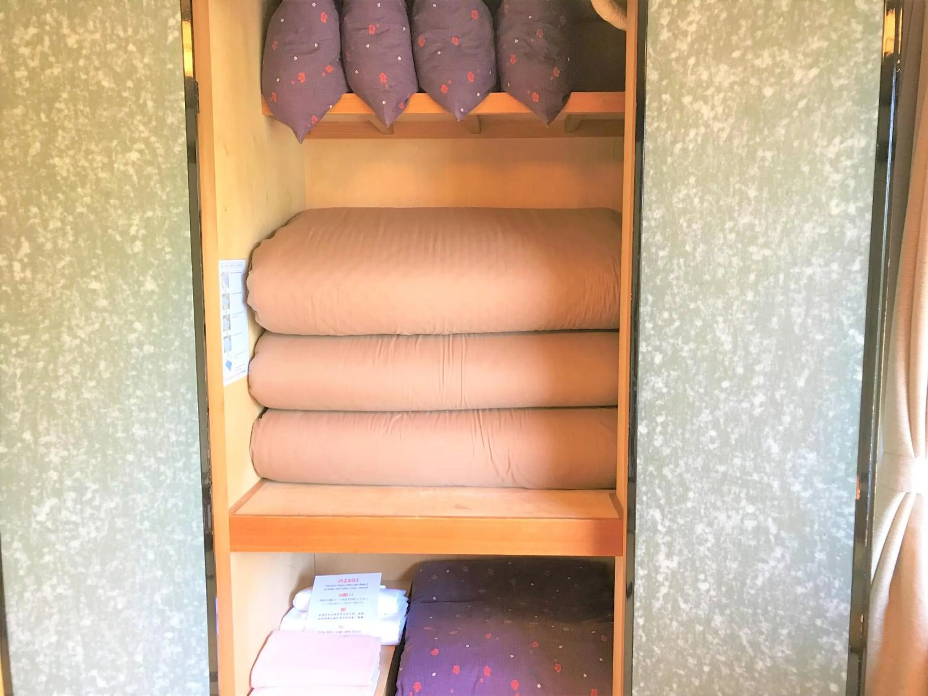 Bed in K's House Hostels - Hakone Yumoto Onsen