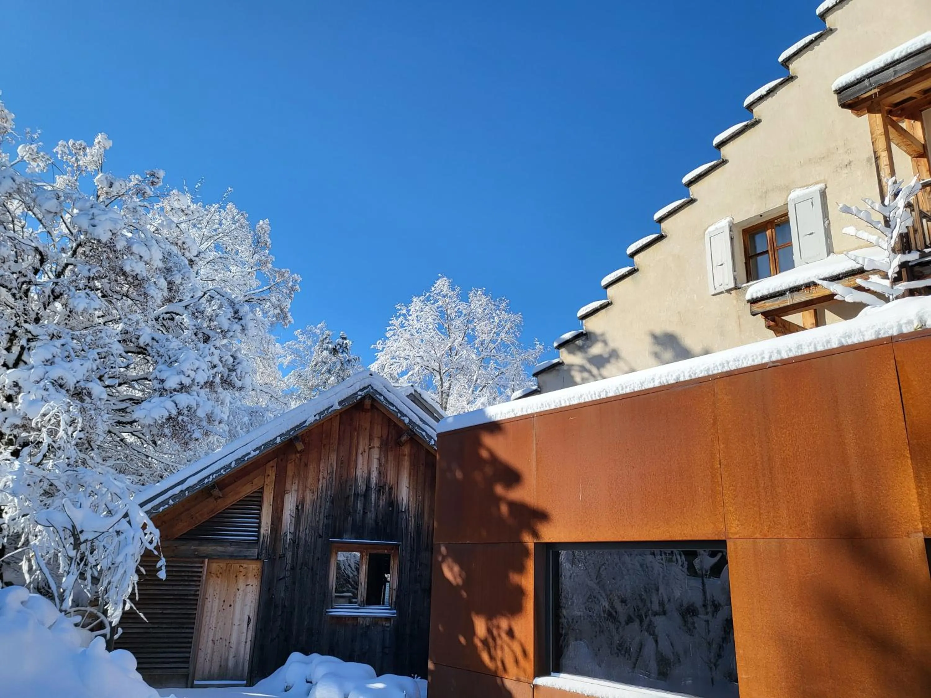 Property building in Hotel du Golf