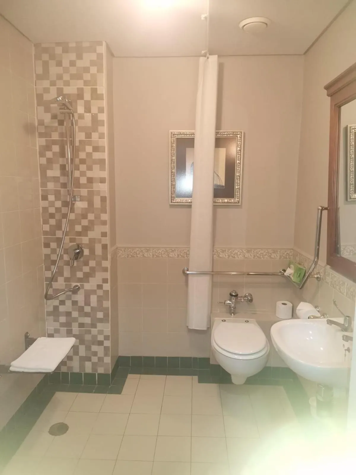 Shower in Walmont at Graceland