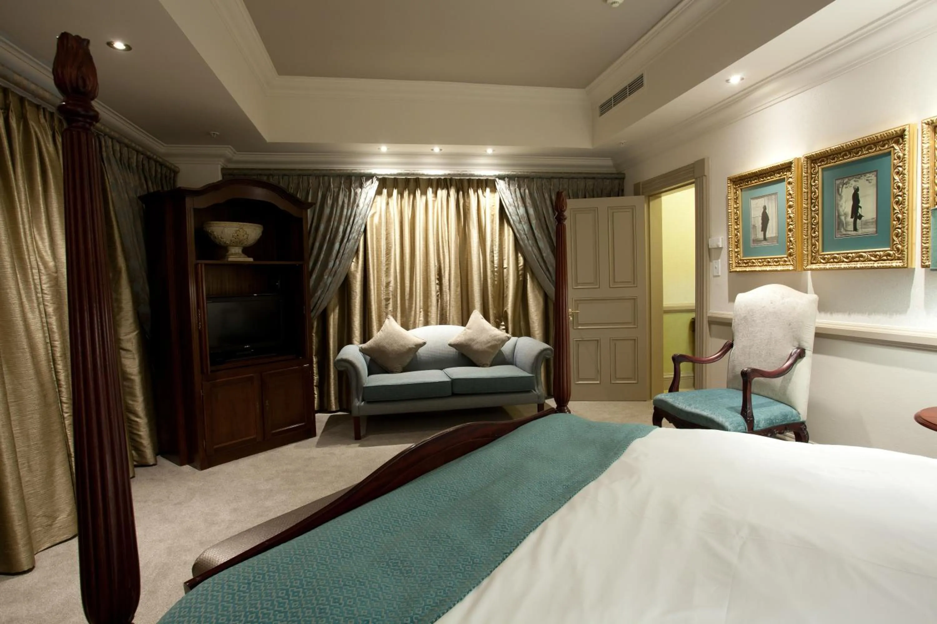 Lounge or bar in Walmont at Graceland