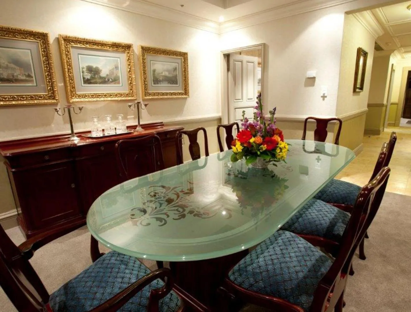 Dining area in Walmont at Graceland