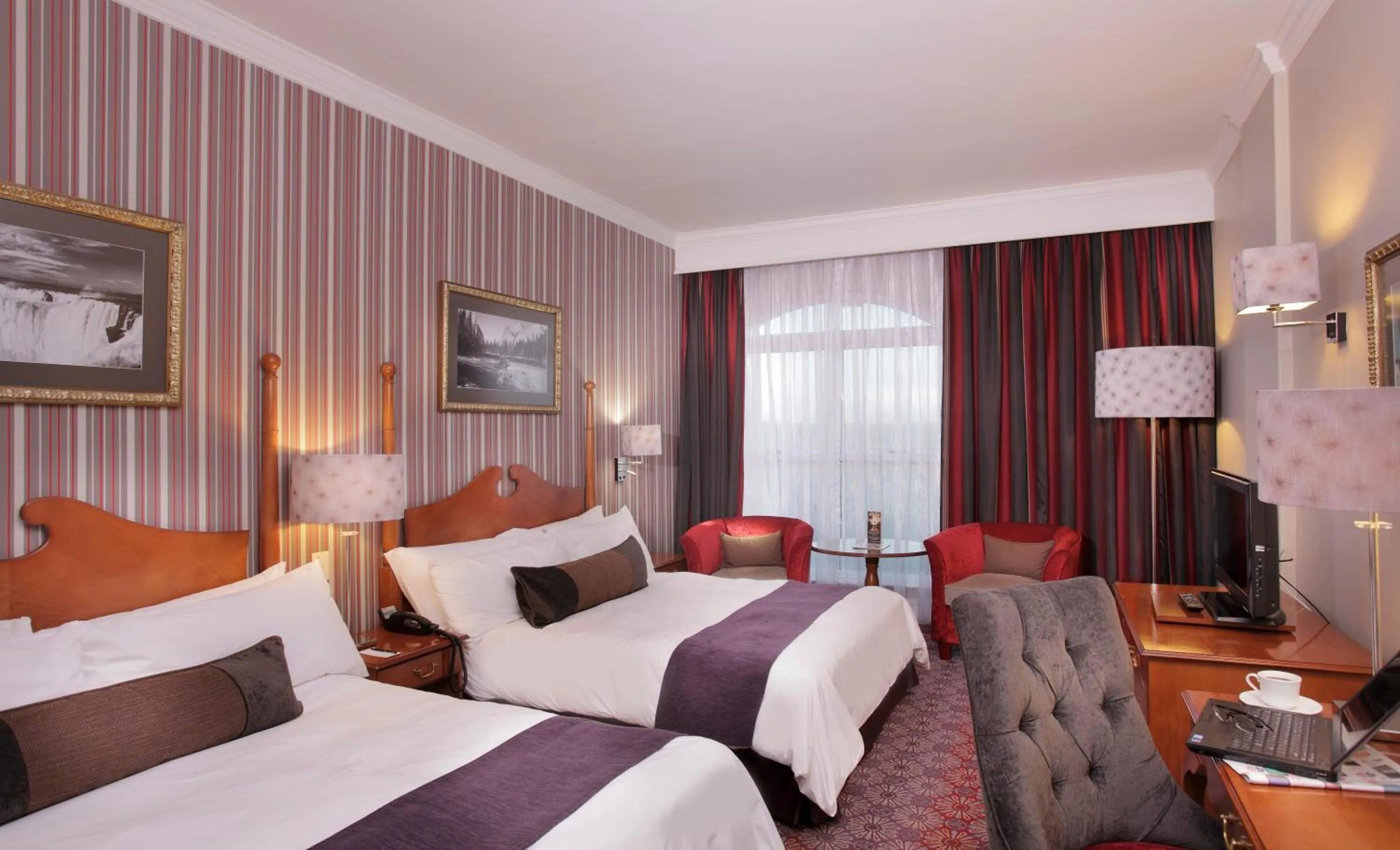 Day in Walmont at Graceland