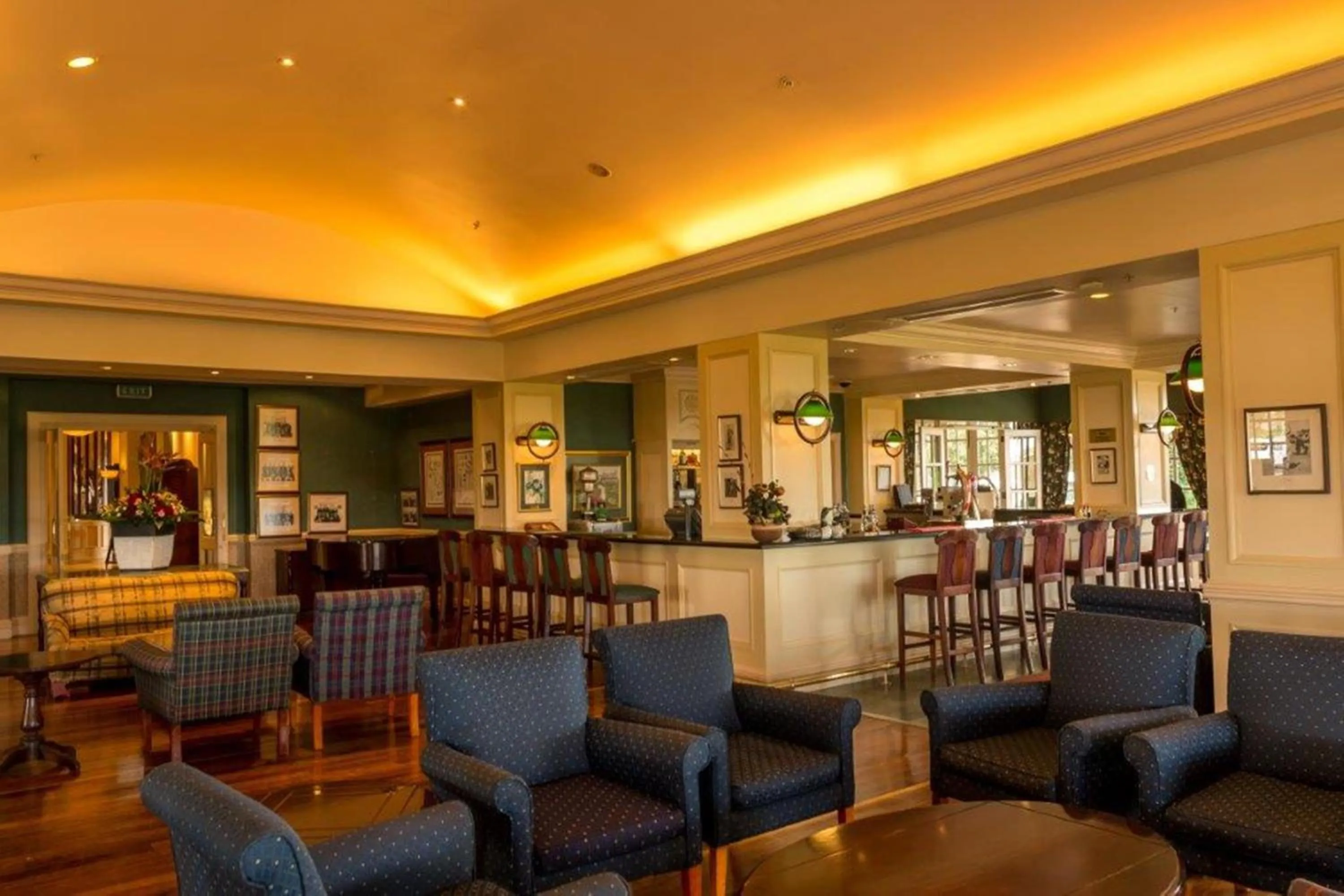 Lounge or bar in Walmont at Graceland