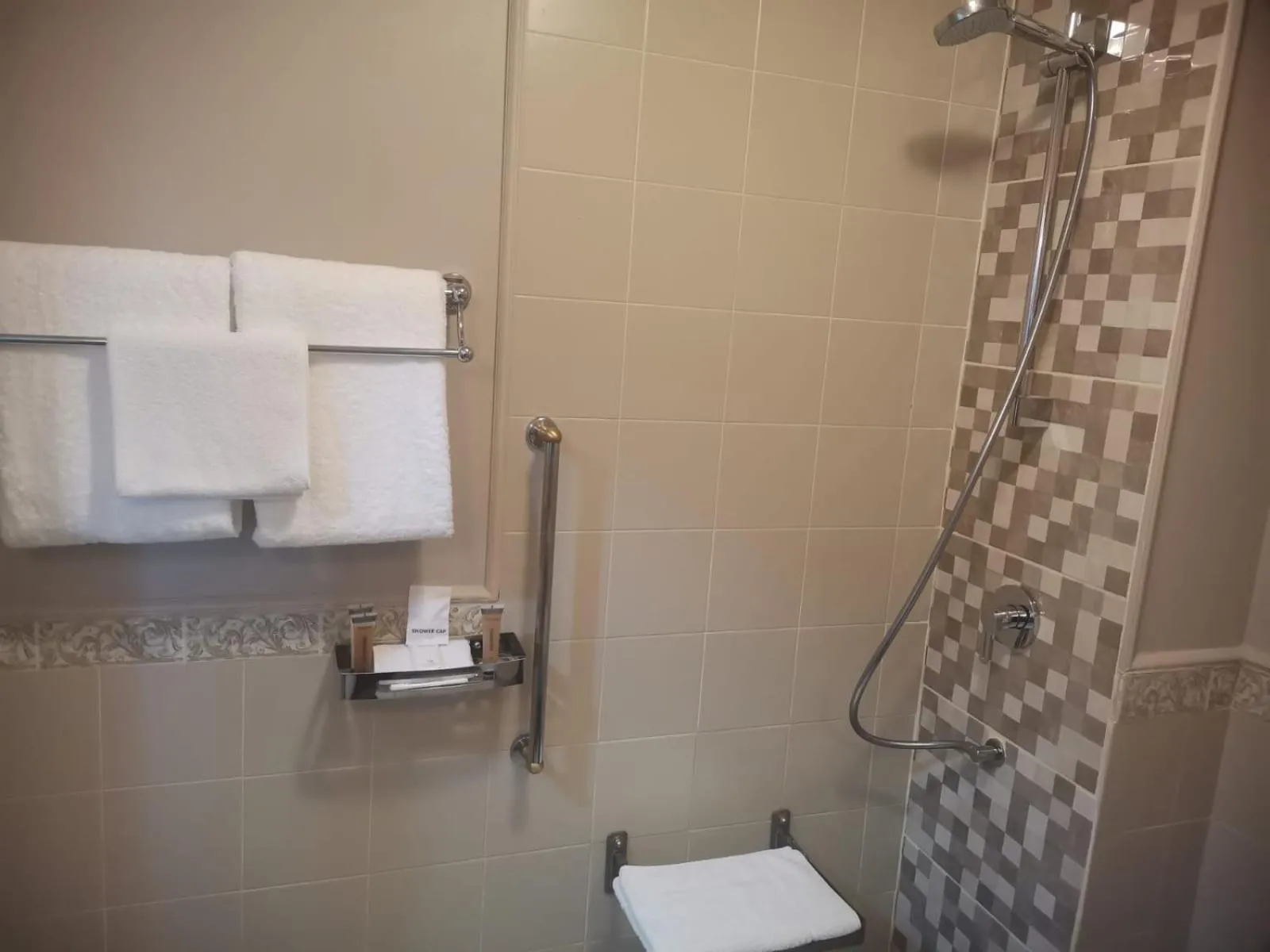 Shower in Walmont at Graceland