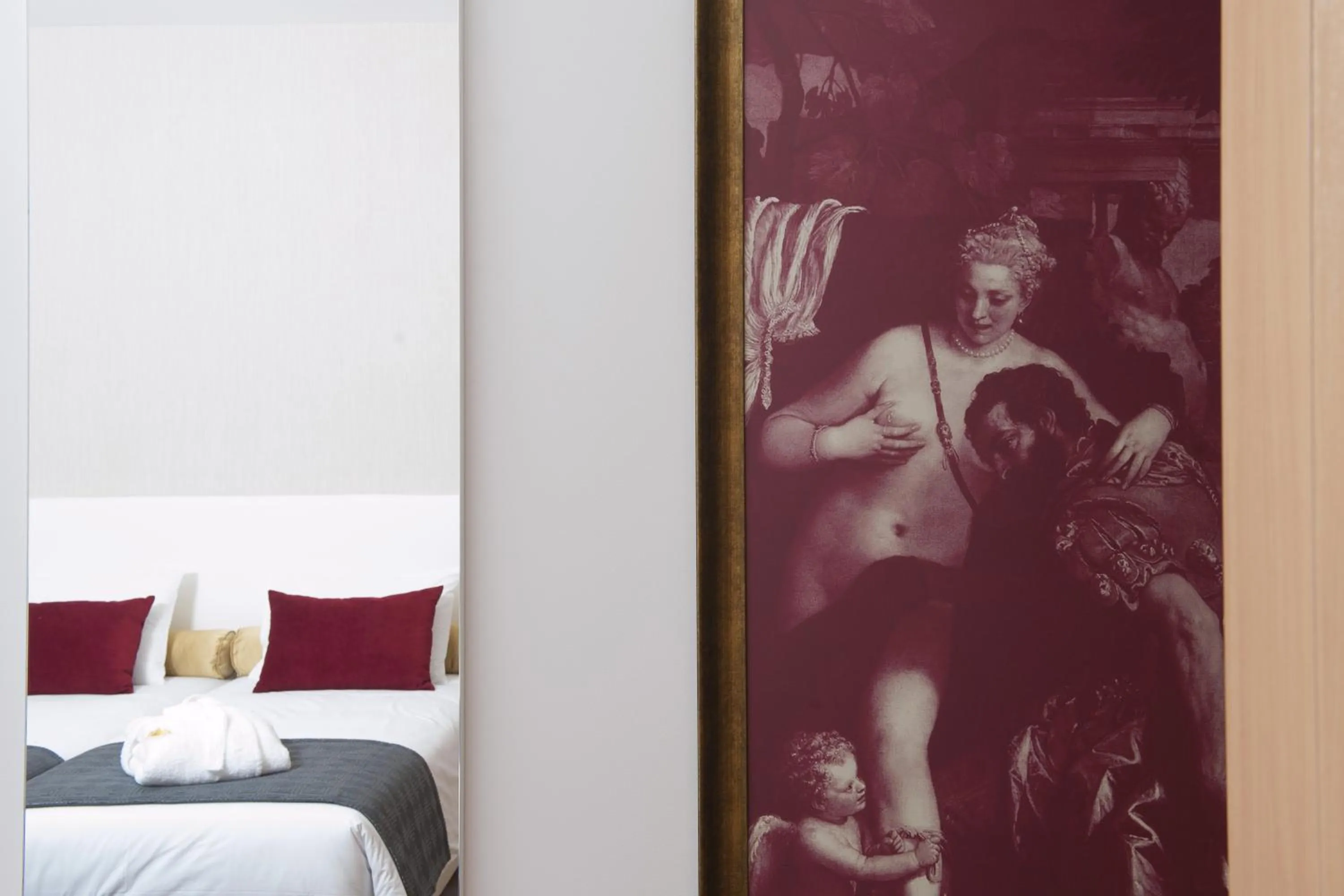 Bathroom, Bed in Hotel Parque Serra da Lousã