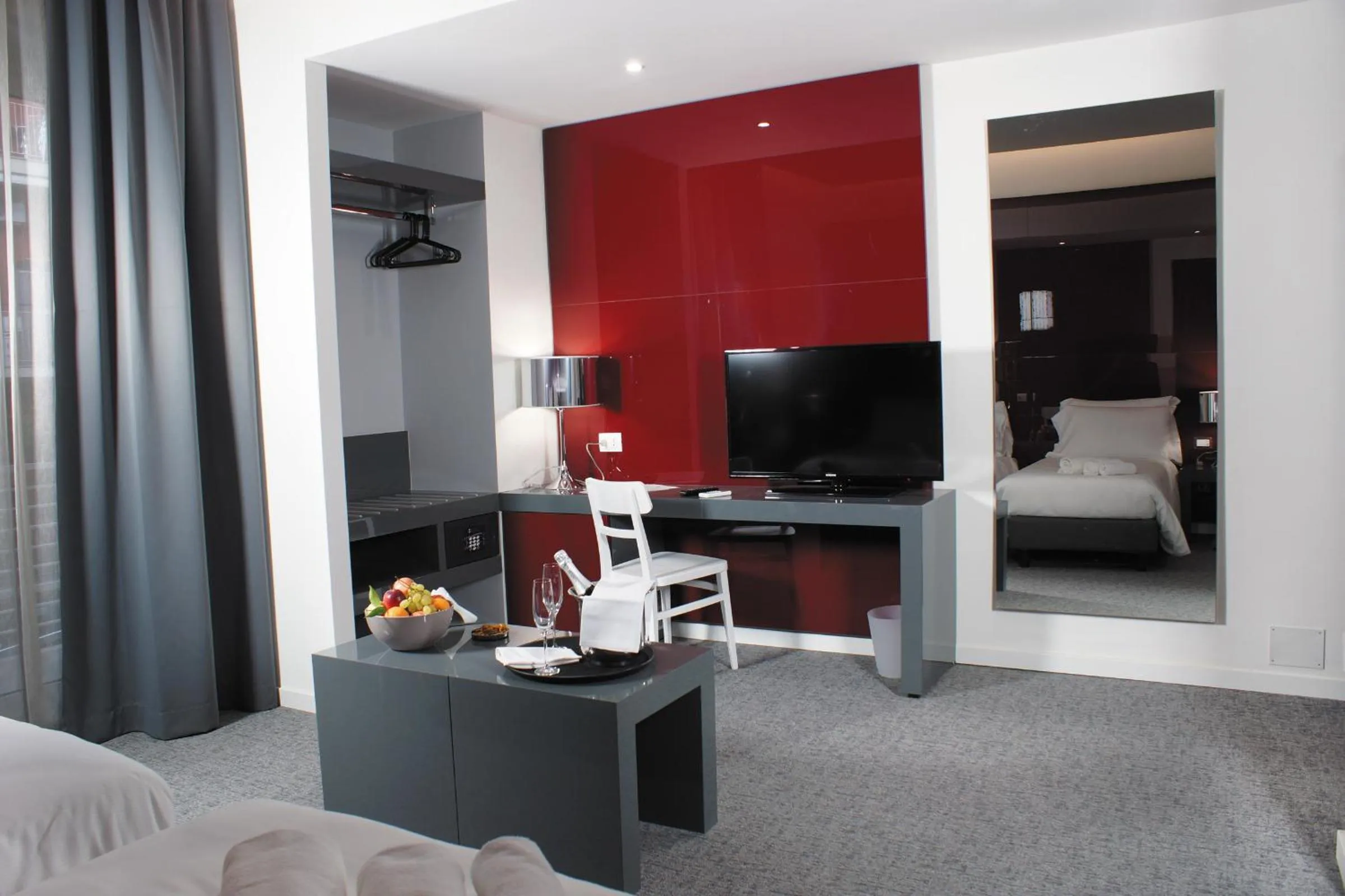 Photo of the whole room, Bed in Hotel Leopardi