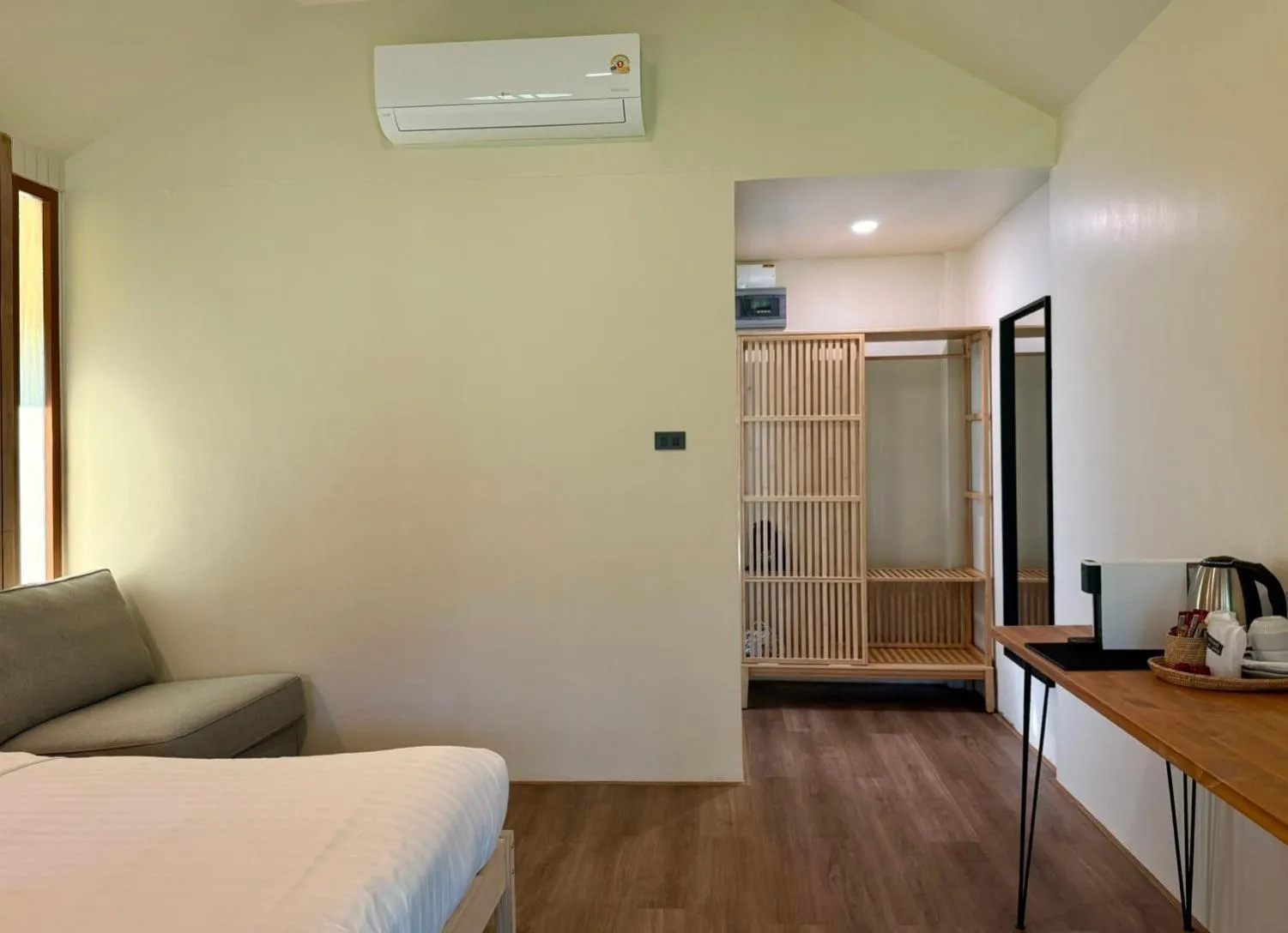 Photo of the whole room, Bed in Pai Nam Now