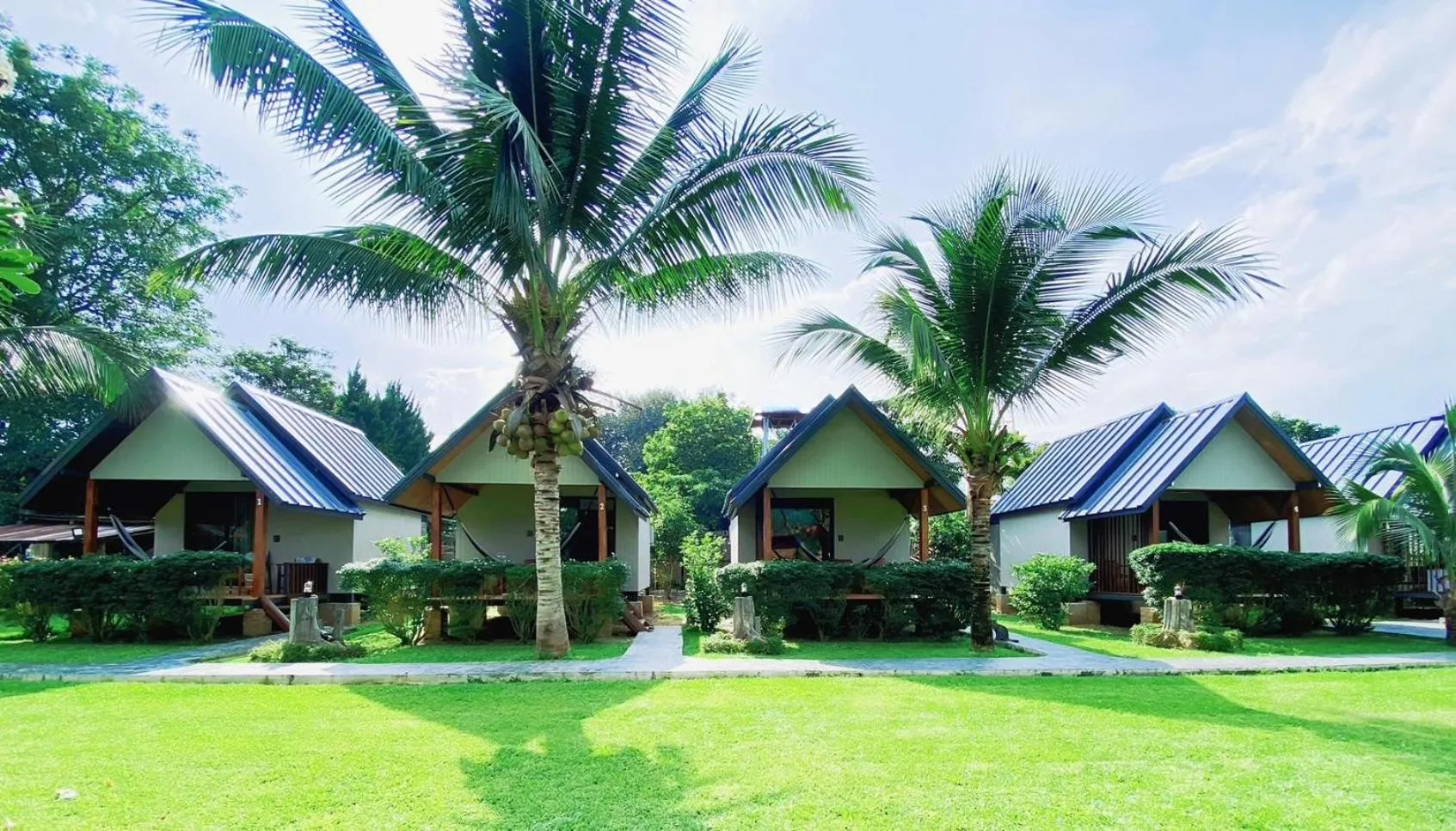 Property building in Pai Nam Now