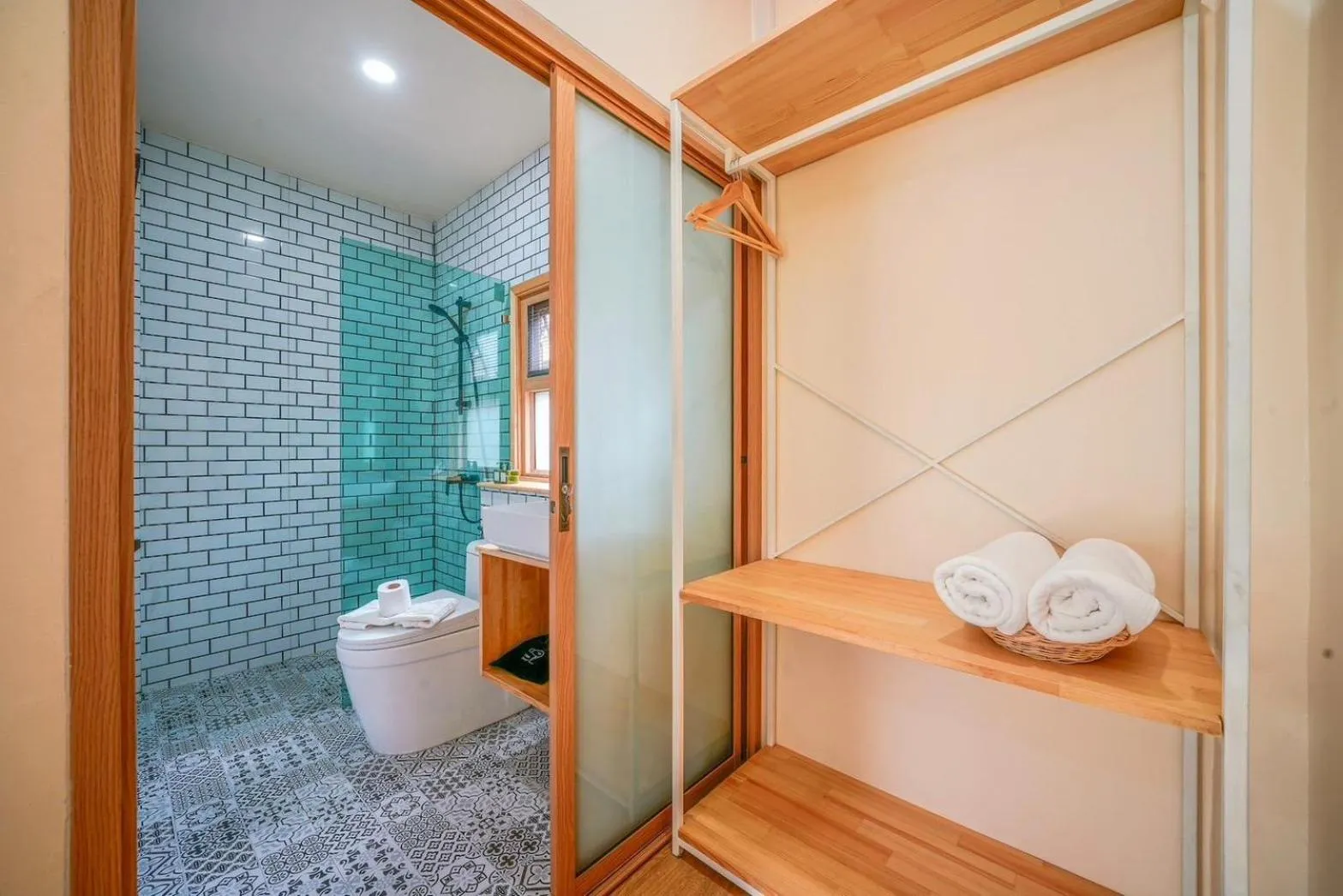 Shower in Pai Nam Now