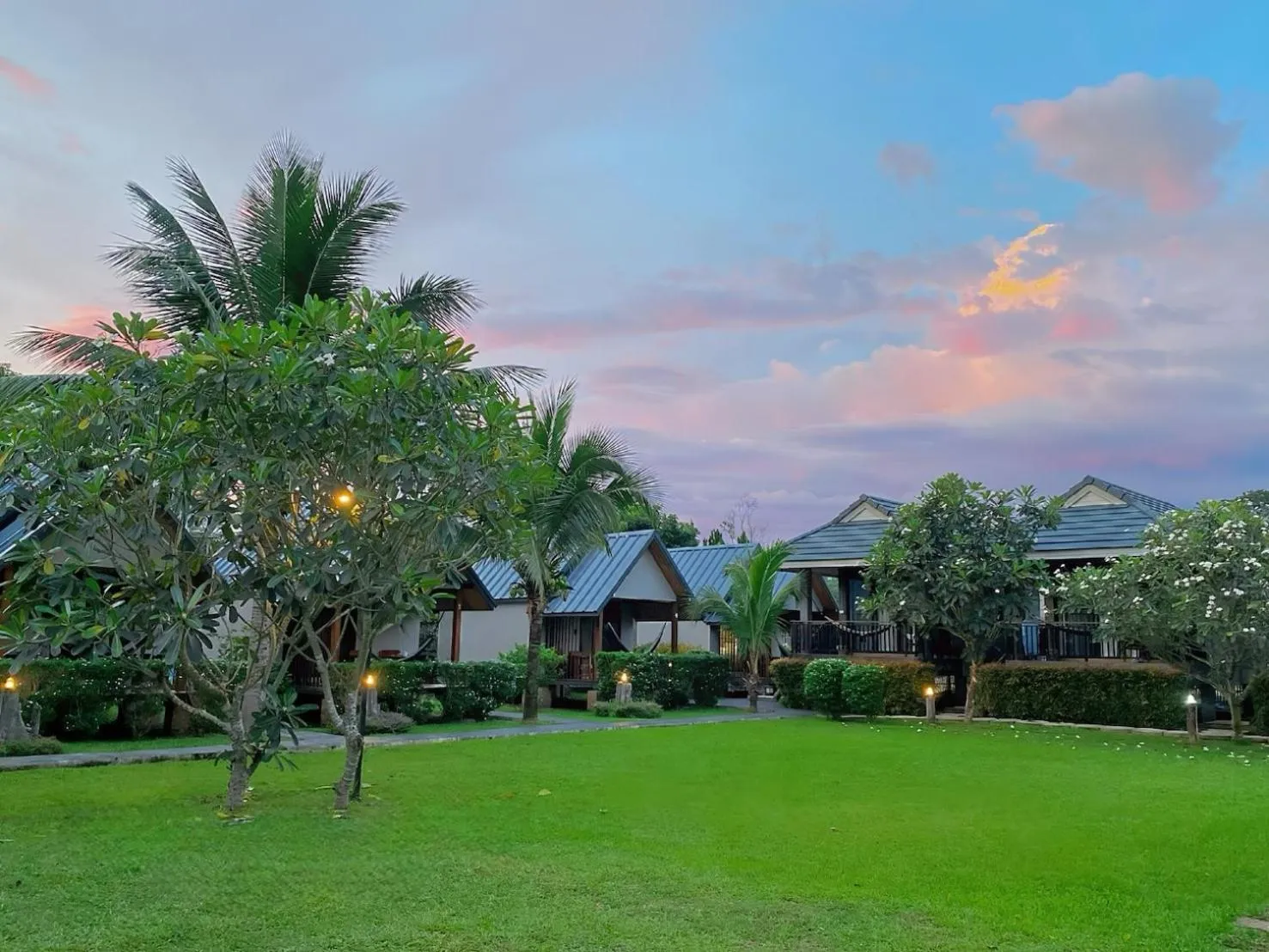 Property building in Pai Nam Now