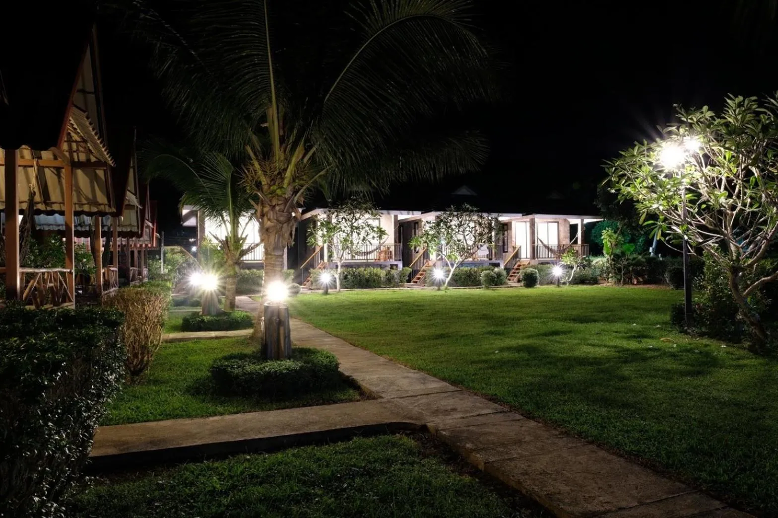 Property building in Pai Nam Now