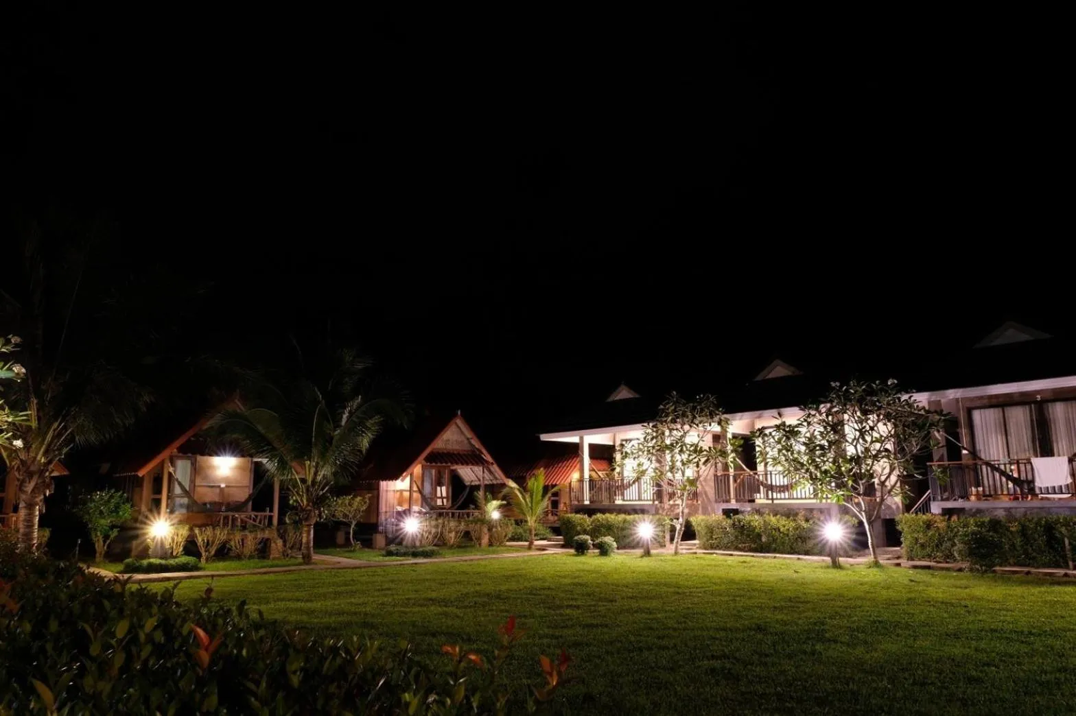 Property building in Pai Nam Now