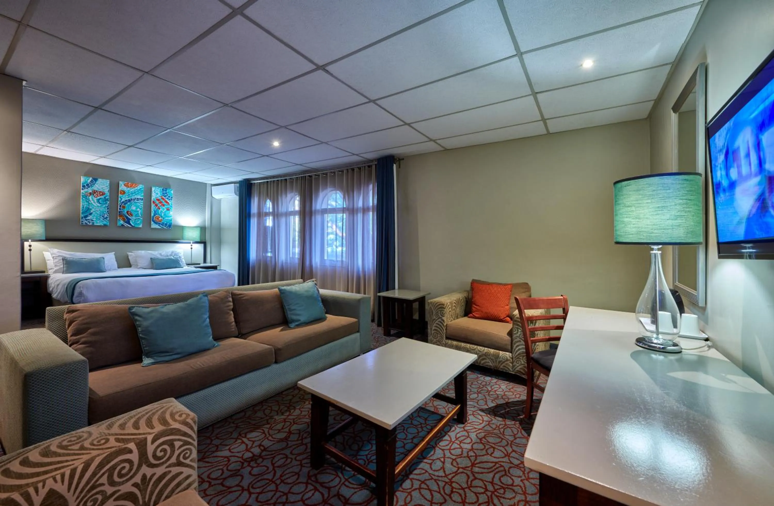 Restaurant/places to eat in Metcourt at Khoroni