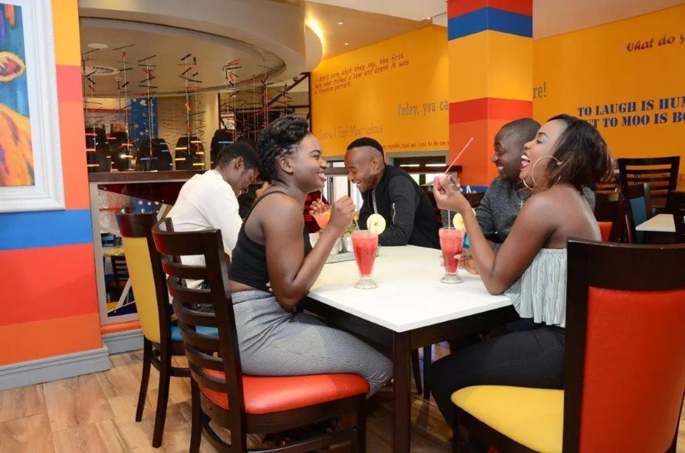 Lounge or bar in Metcourt at Khoroni