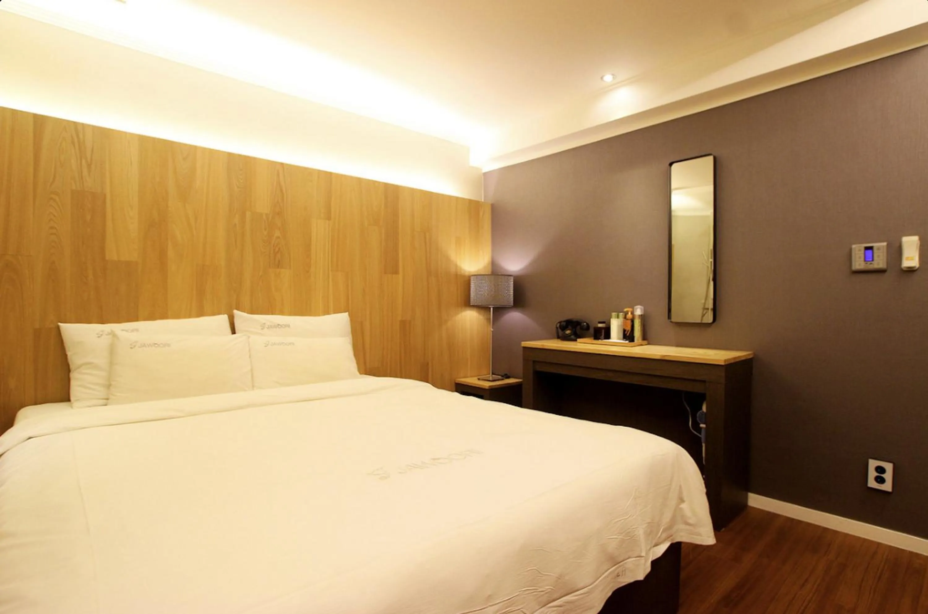 Bed in Jeonju Jawoori Hotel