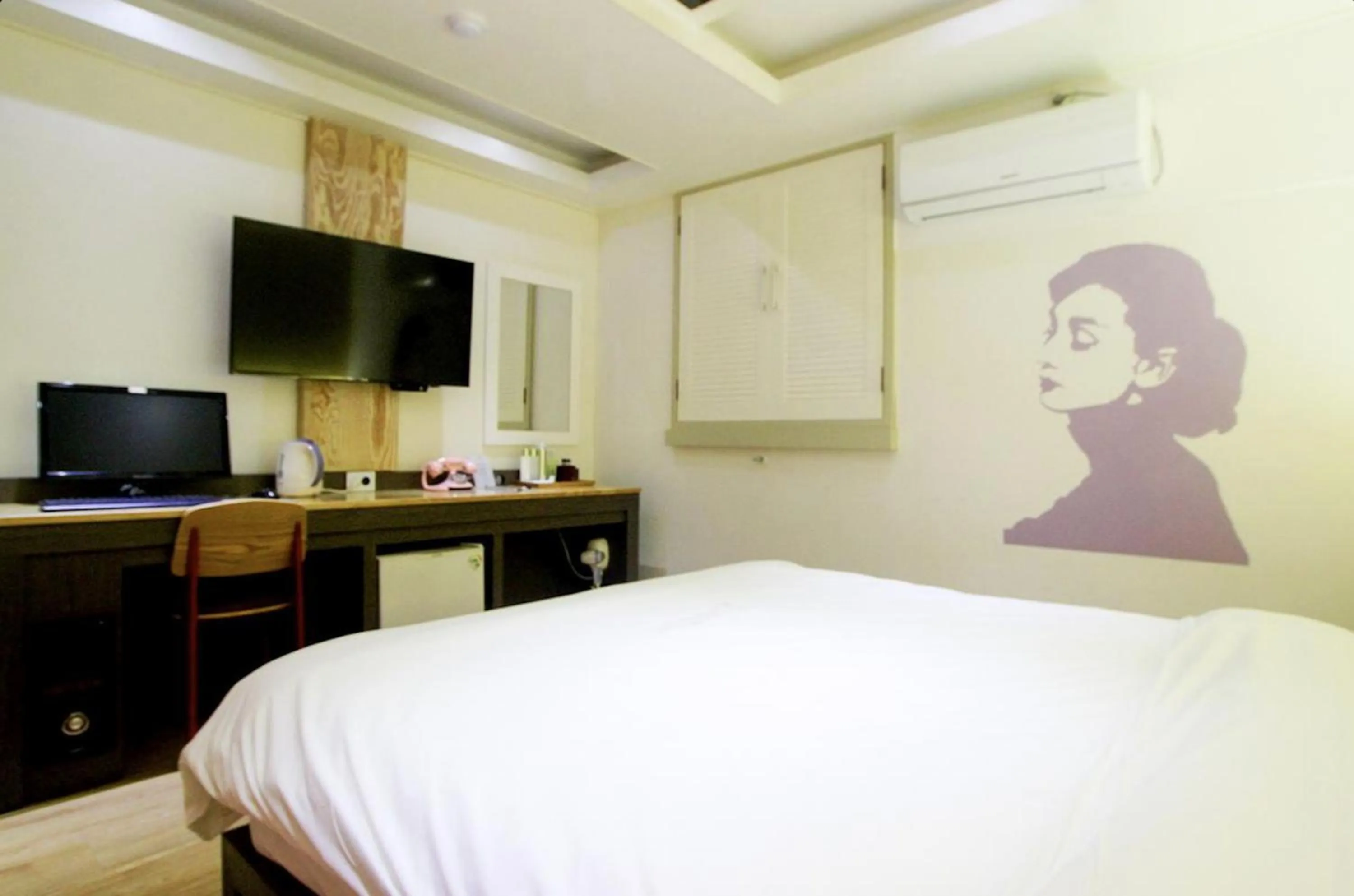 Bed in Jeonju Jawoori Hotel