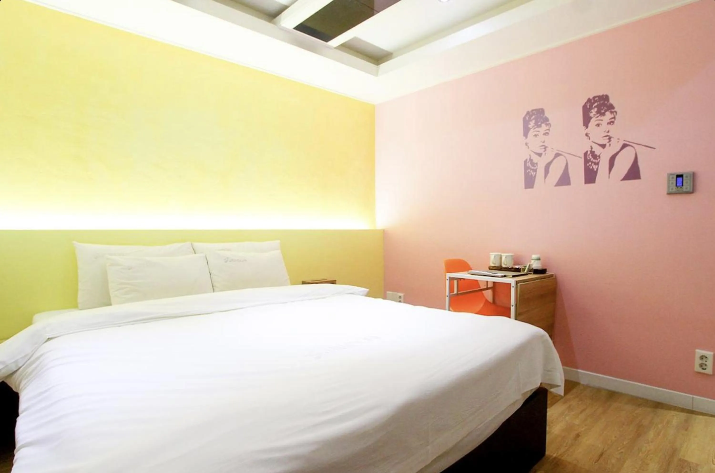 Bed in Jeonju Jawoori Hotel